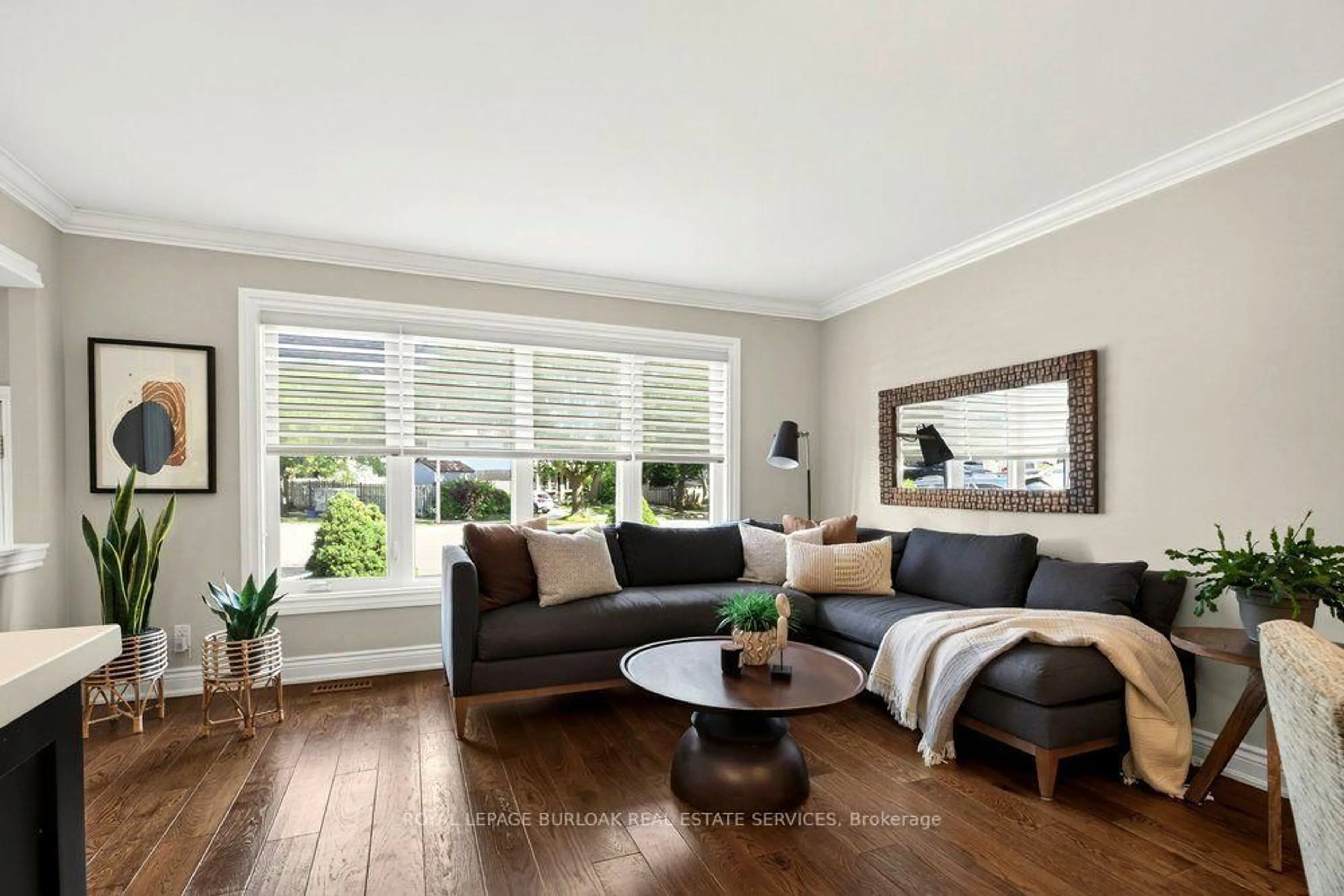 Living room with furniture, wood/laminate floor for 1346 Roylen Rd, Oakville Ontario L6H 1V4