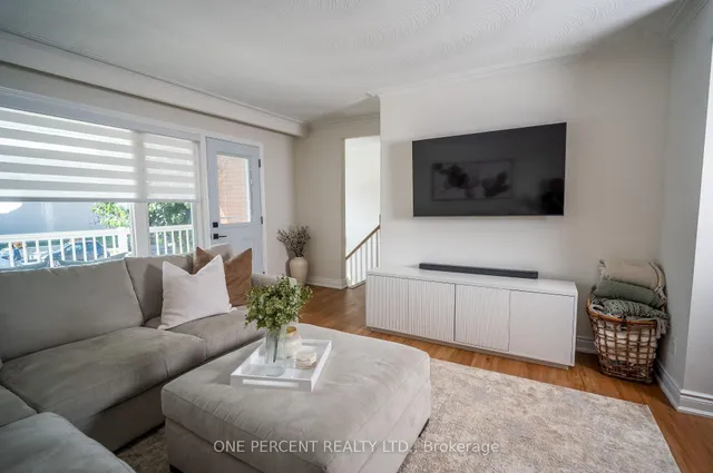 75 Plunkett Rd, Toronto 5