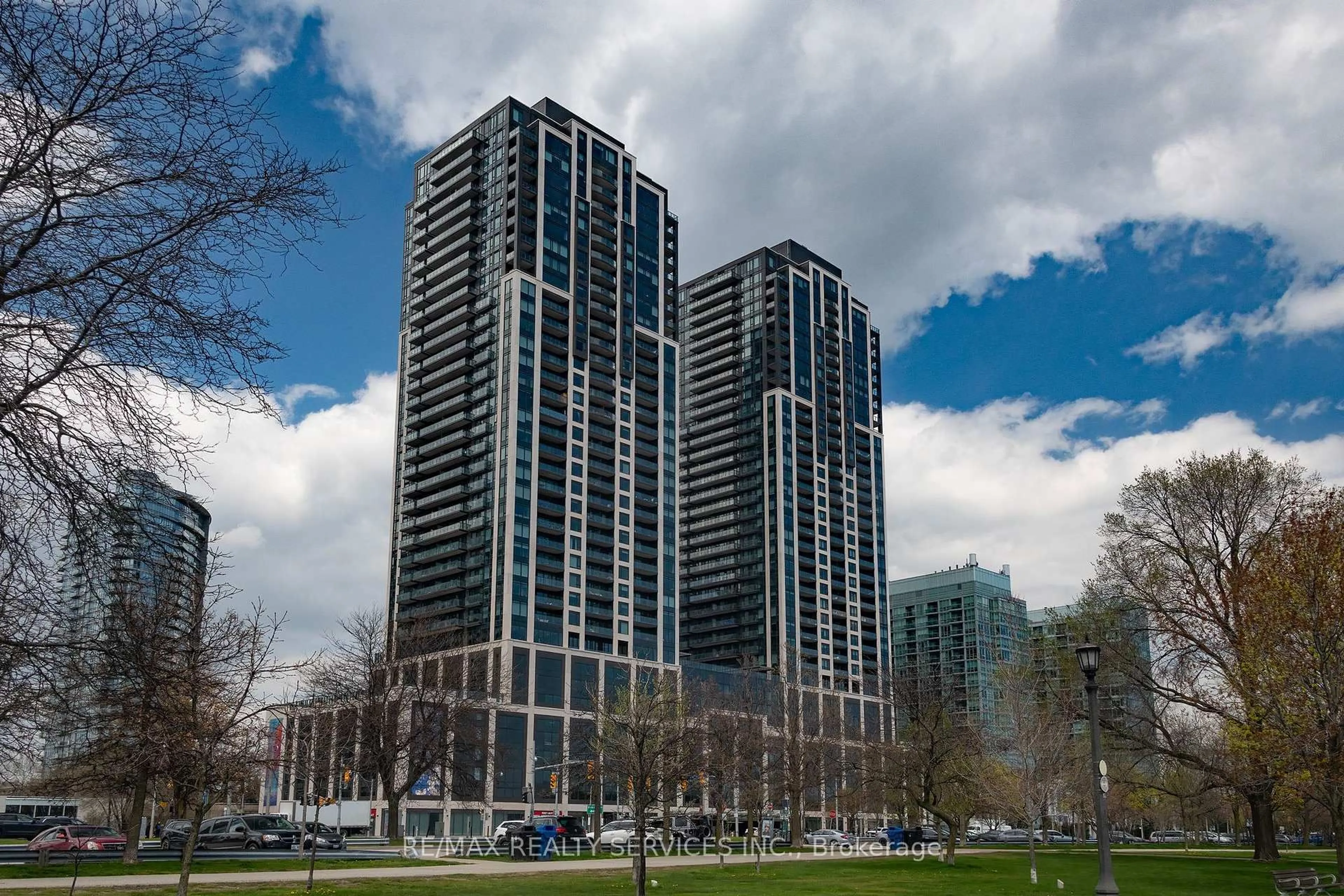 A pic from outside/outdoor area/front of a property/back of a property/a pic from drone, city buildings view from balcony for 1926 Lake Shore Blvd #1616, Toronto Ontario M6S 1A1