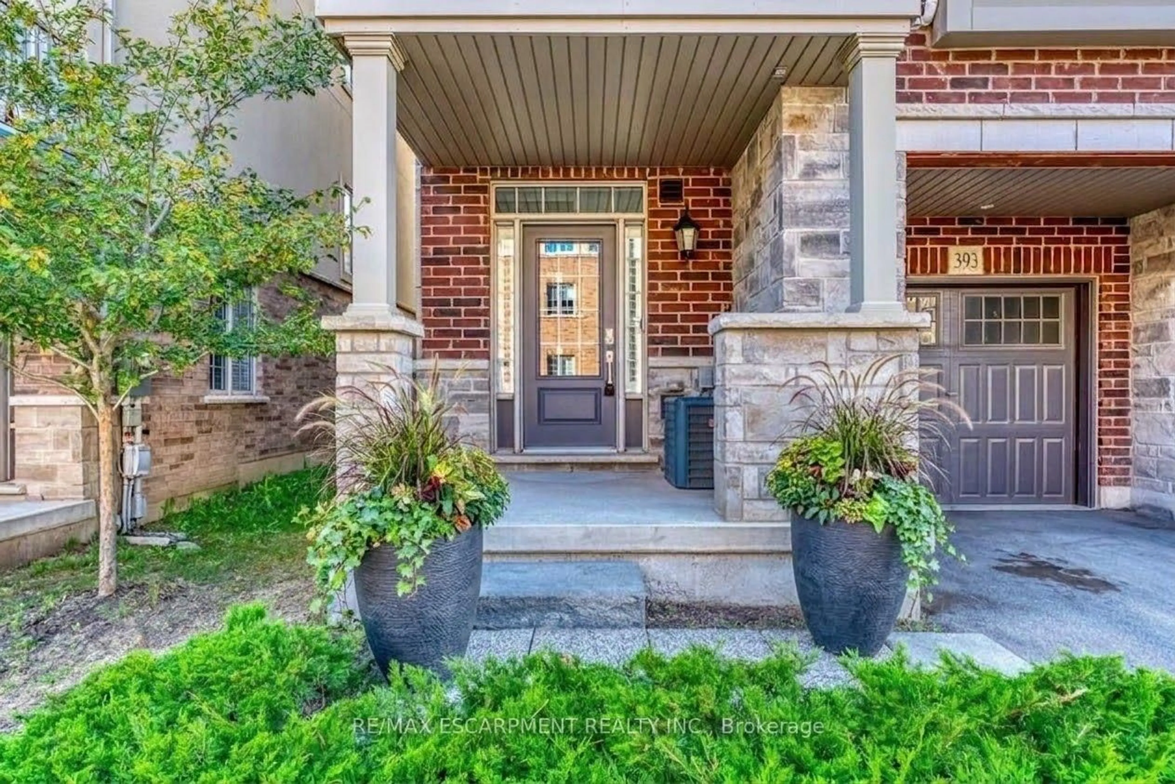 Home with brick exterior material, street for 393 Grantham Common, Oakville Ontario L6H 7E3