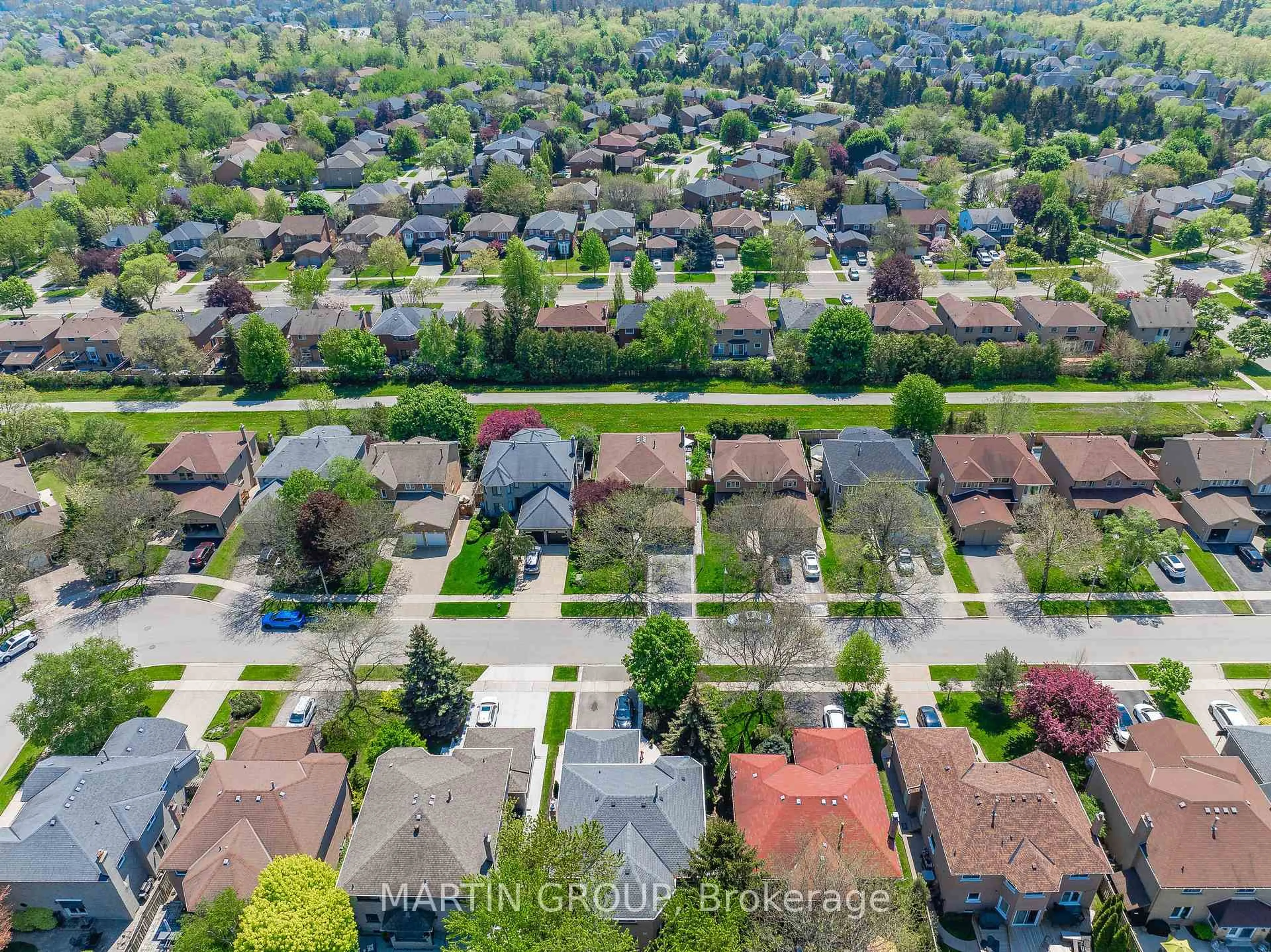 A pic from outside/outdoor area/front of a property/back of a property/a pic from drone, street for 376 Carrier Lane, Oakville Ontario L6H 5E9