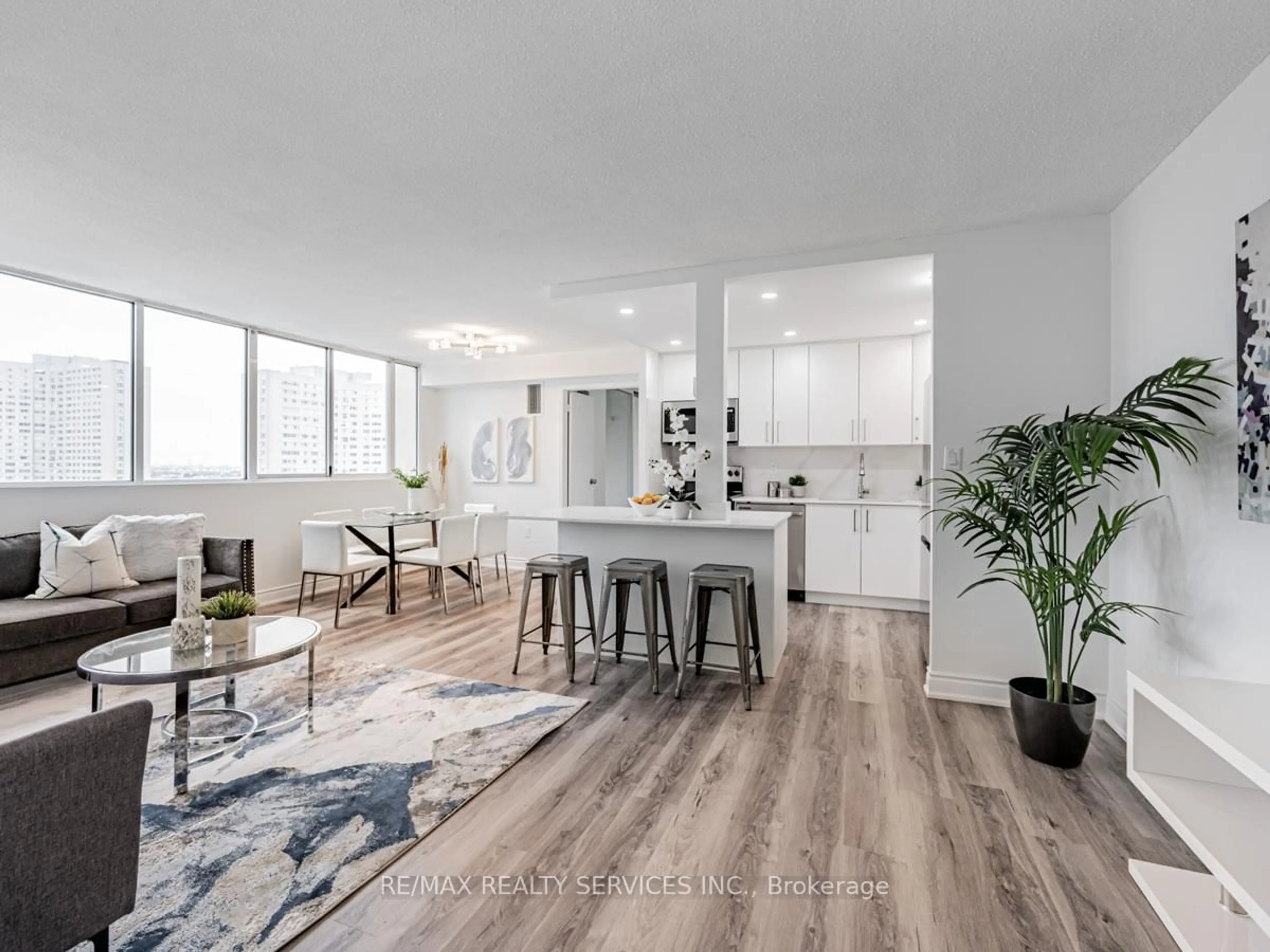 Open concept kitchen, unknown for 3590 Kaneff Cres #1108, Mississauga Ontario L5A 3X3