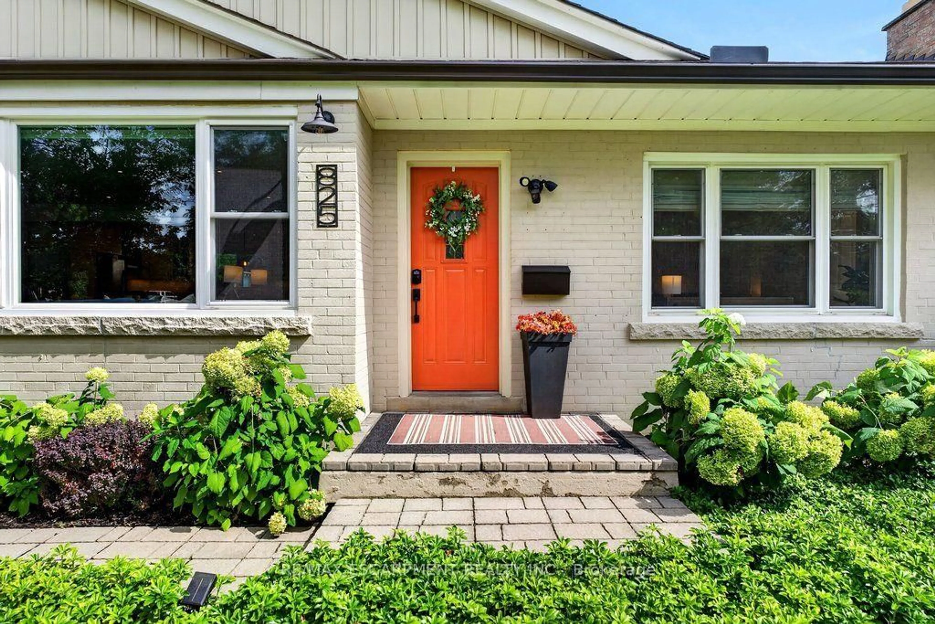 Unknown for 825 King Rd, Burlington Ontario L7T 3K8