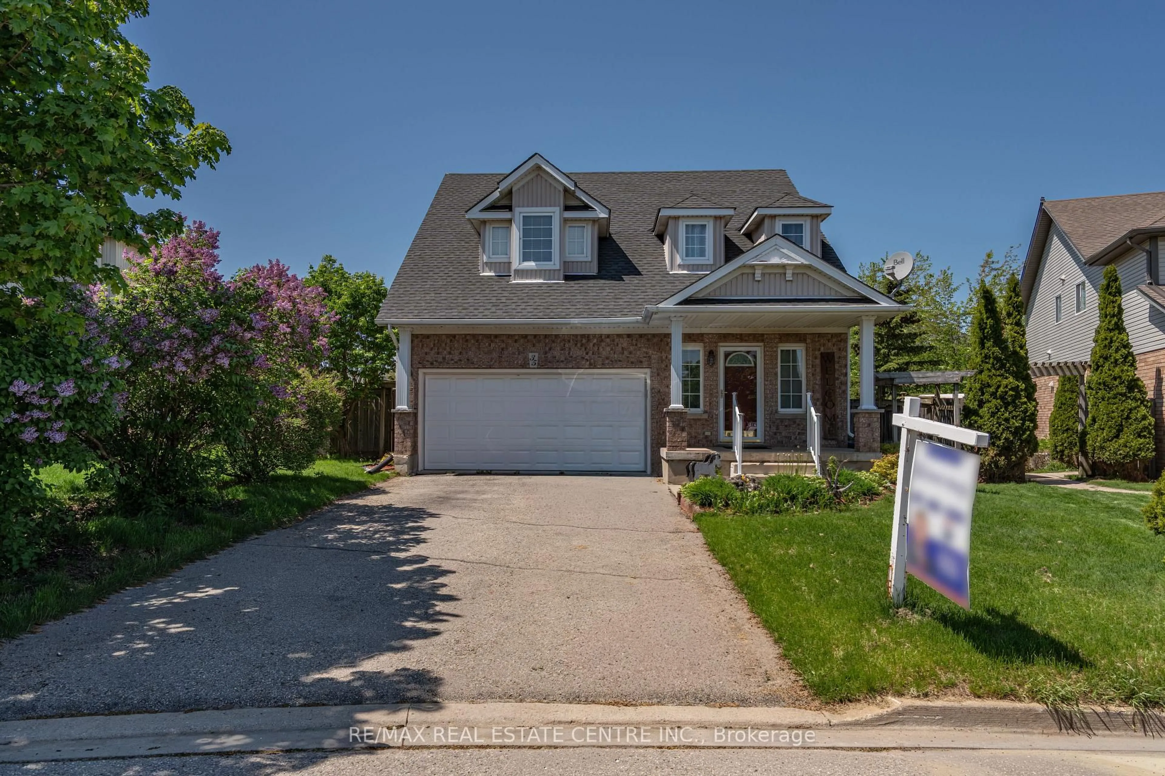 Home with brick exterior material, street for 35 Cameron Crt, Orangeville Ontario L9W 5G8