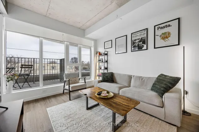 689 The Queensway #321, Toronto 4