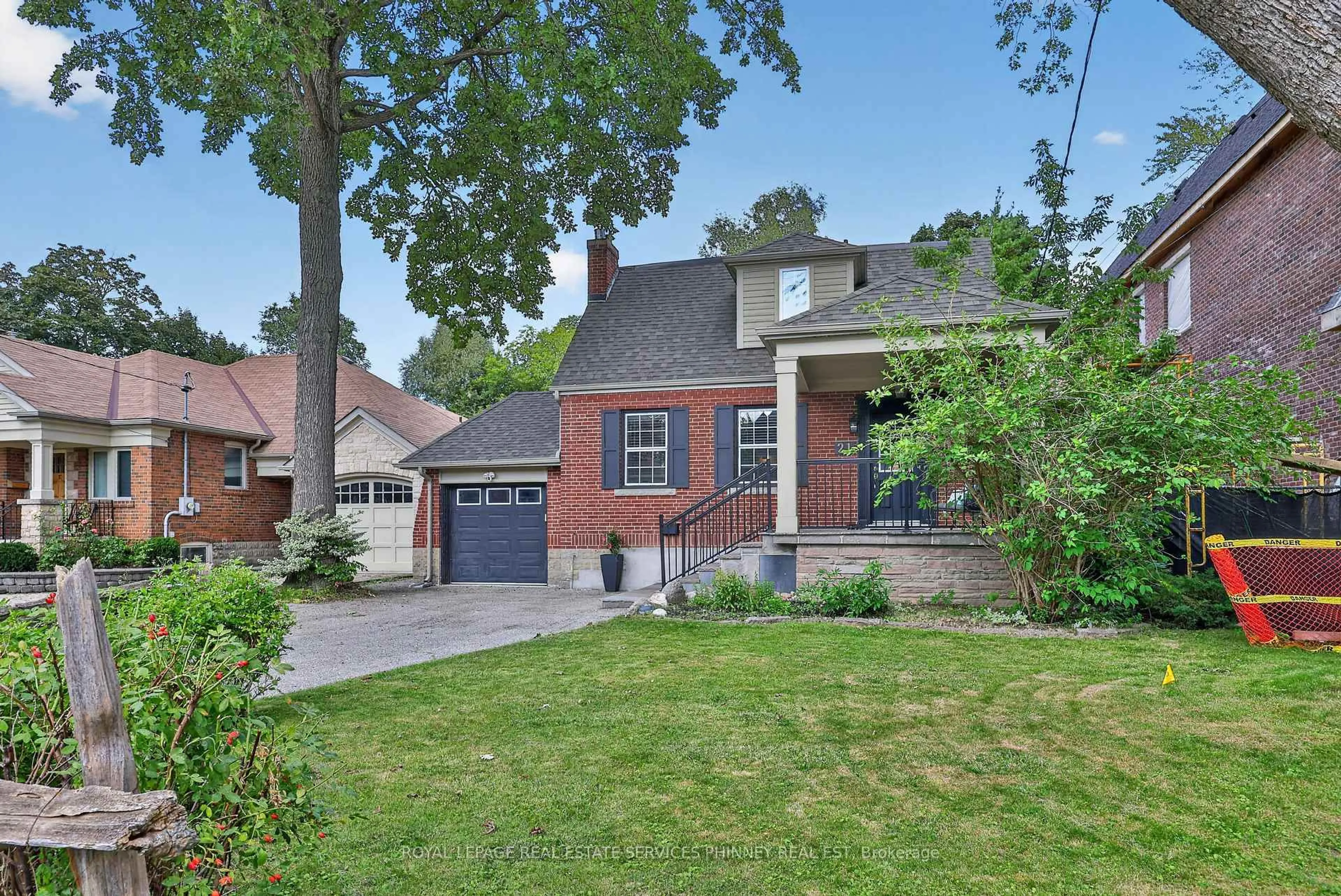 Home with brick exterior material, street for 21 Cumberland Dr, Mississauga Ontario L5G 3M7