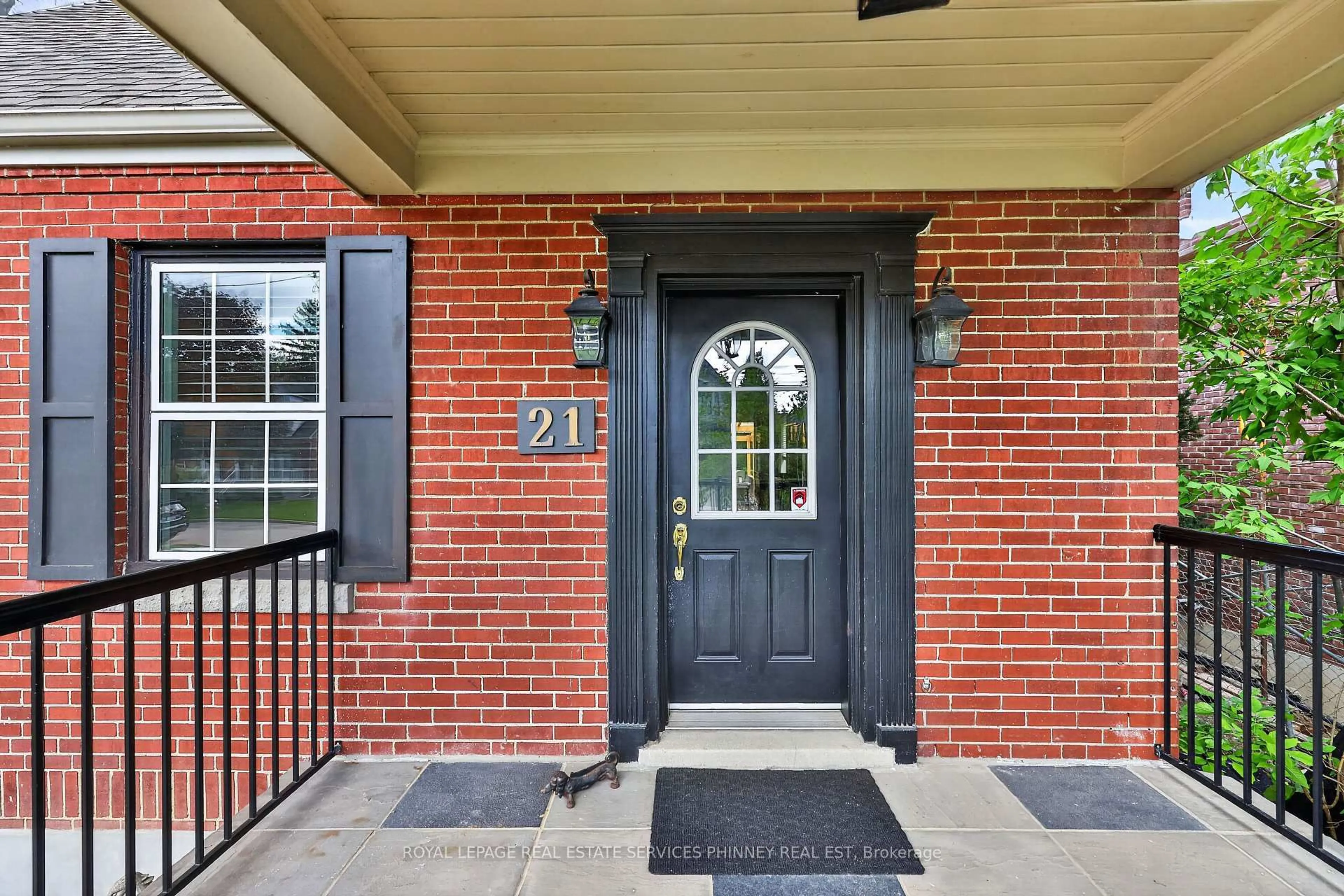Home with brick exterior material, street for 21 Cumberland Dr, Mississauga Ontario L5G 3M7