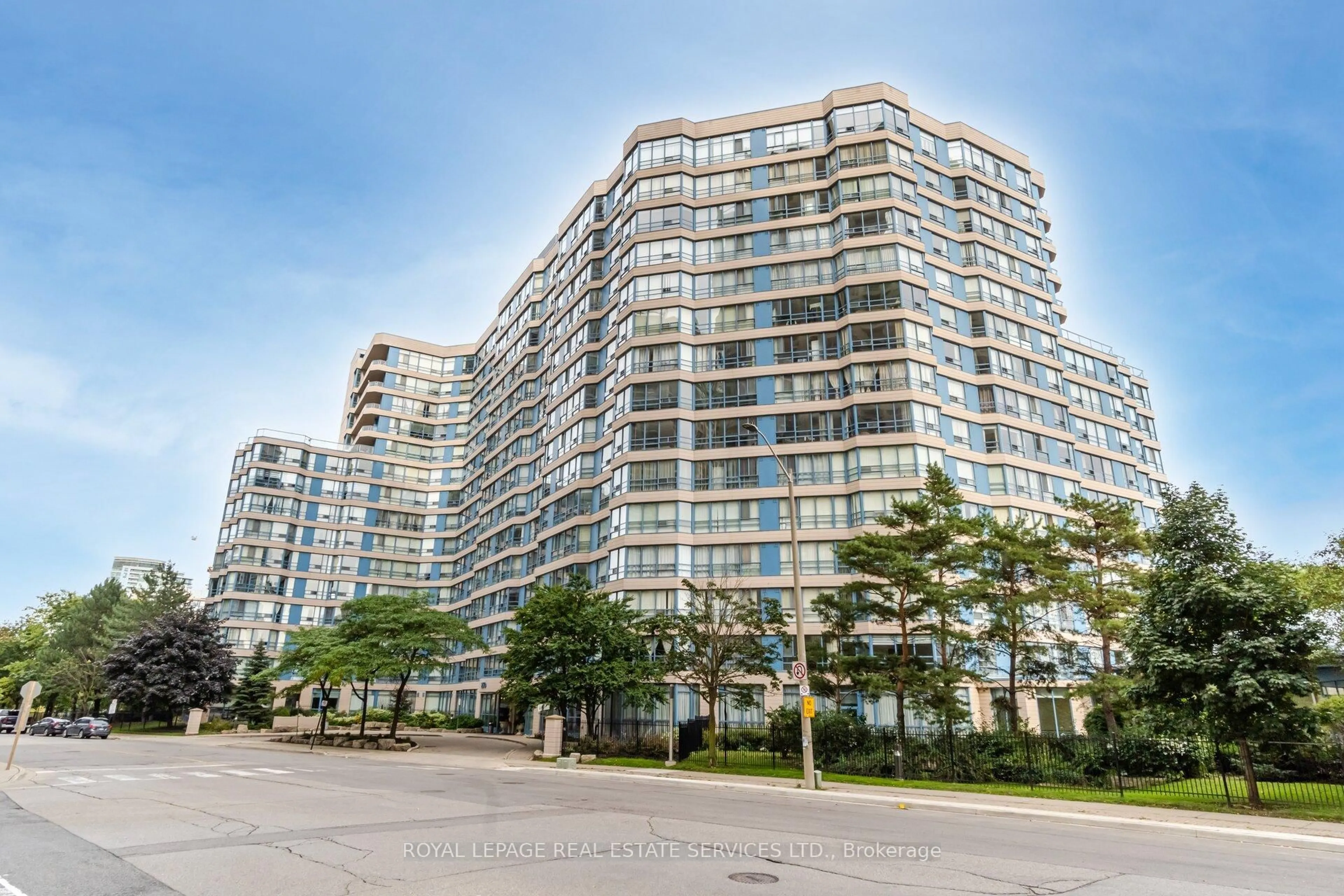 Unknown for 250 Webb Dr #PH05, Mississauga Ontario L5B 3Z4