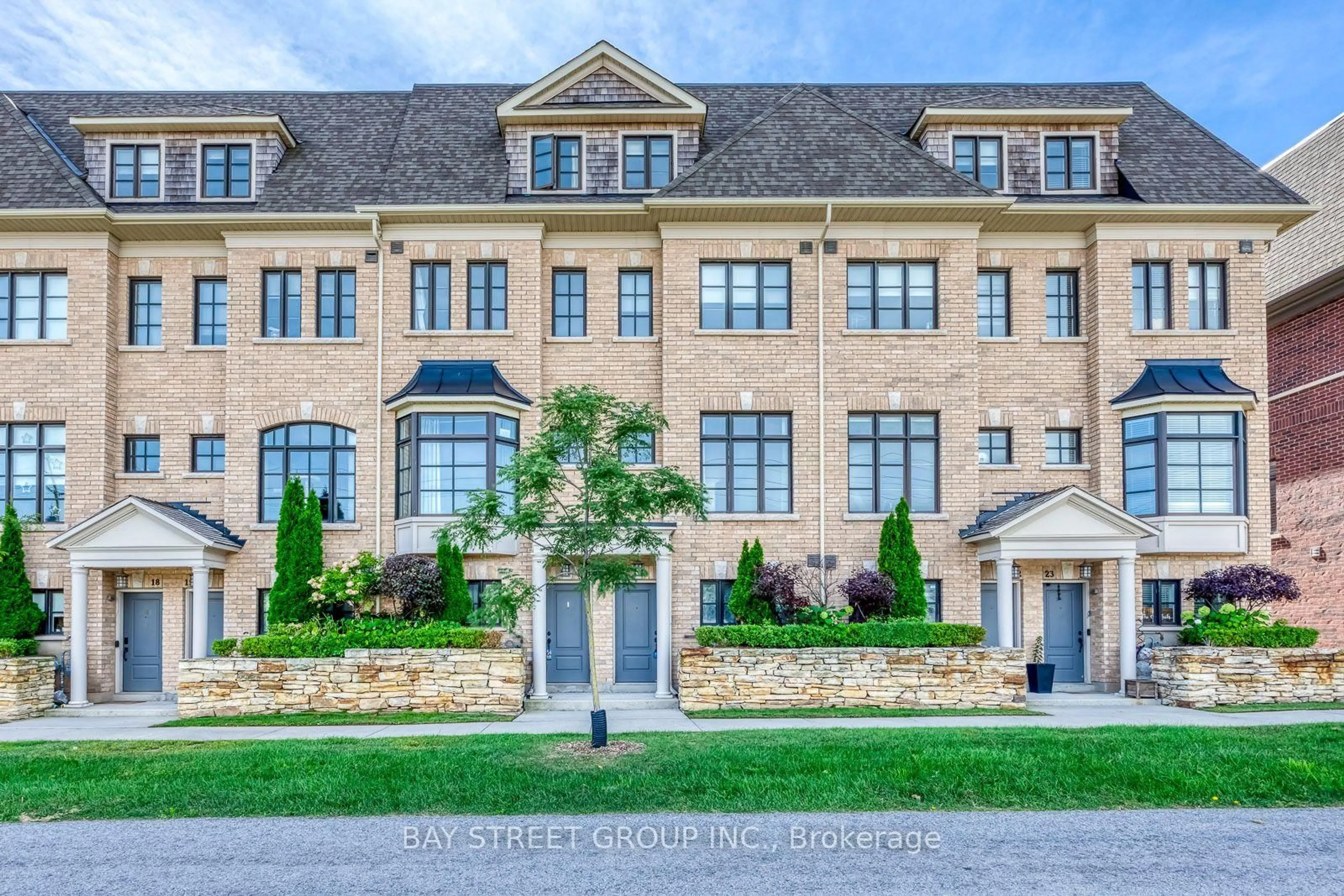Home with brick exterior material, street for 2172 Trafalgar Rd ##21, Oakville Ontario L6H 0N3
