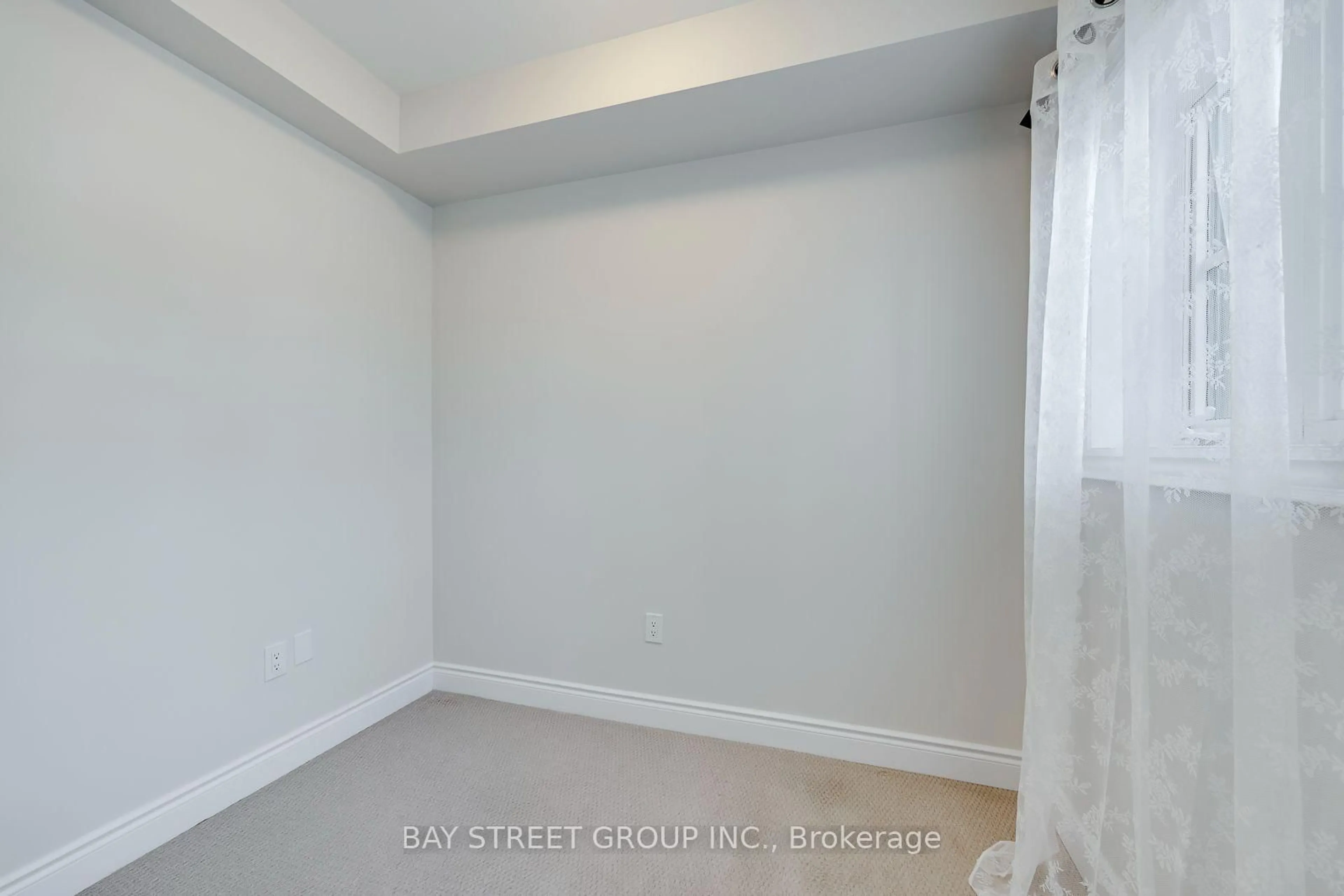 A pic of a room for 2172 Trafalgar Rd ##21, Oakville Ontario L6H 0N3