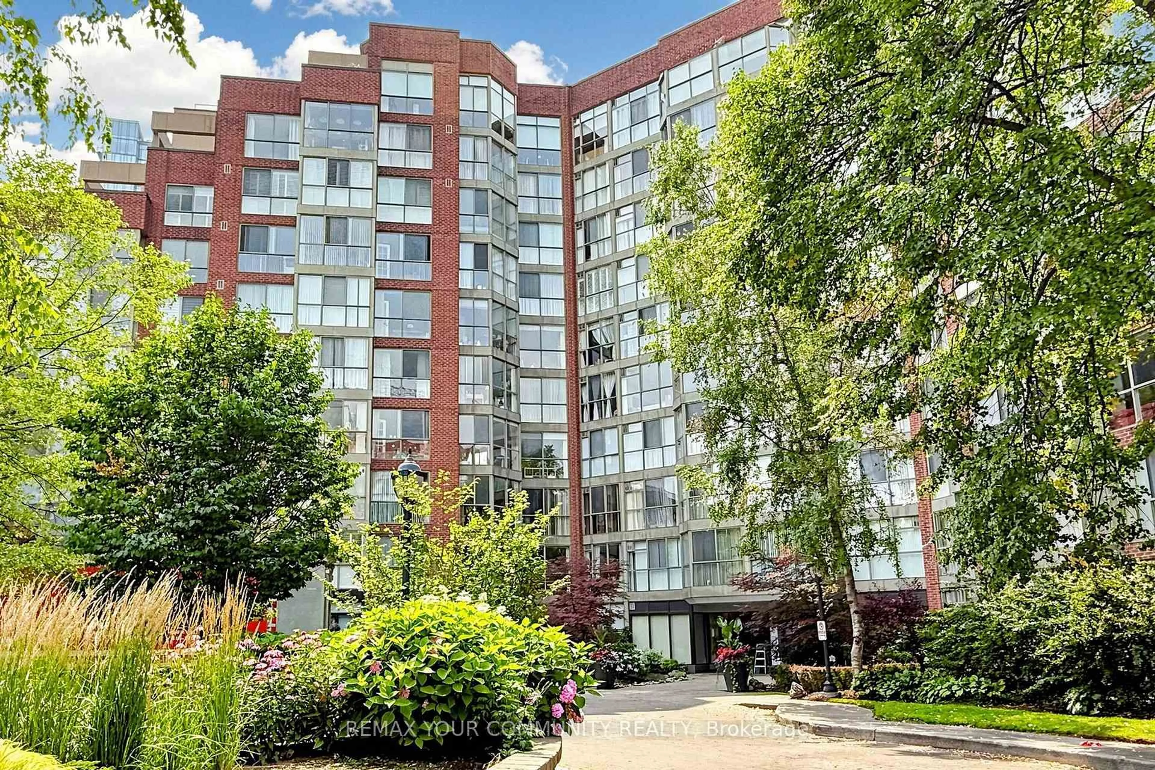 Indoor foyer for 24 Southport St #844, Toronto Ontario M6S 4Z1