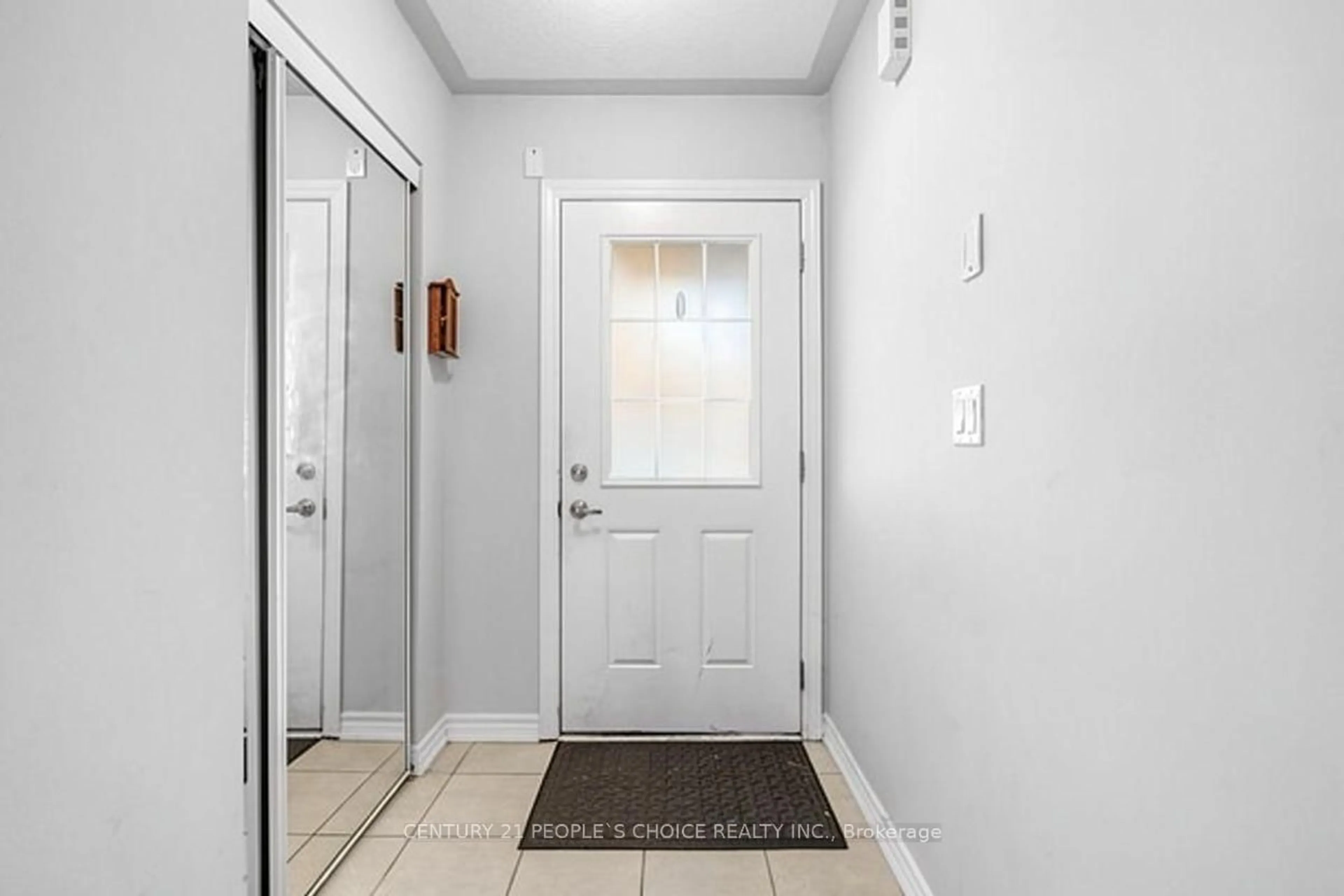 Indoor entryway for 5070 Harvard Rd #6, Mississauga Ontario L5M 0X1