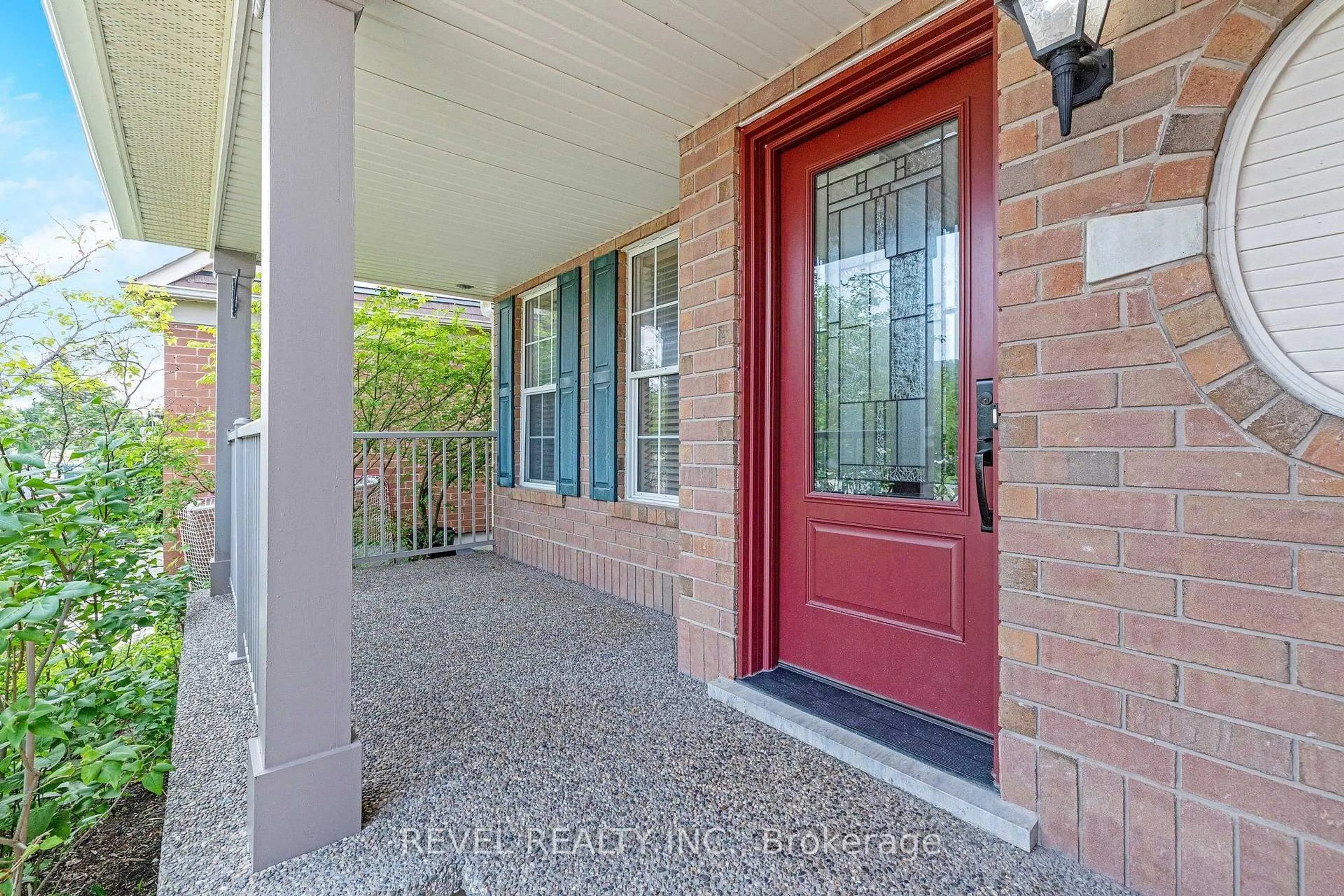 Indoor entryway for 1518 Croft Ave, Milton Ontario L9T 5K6