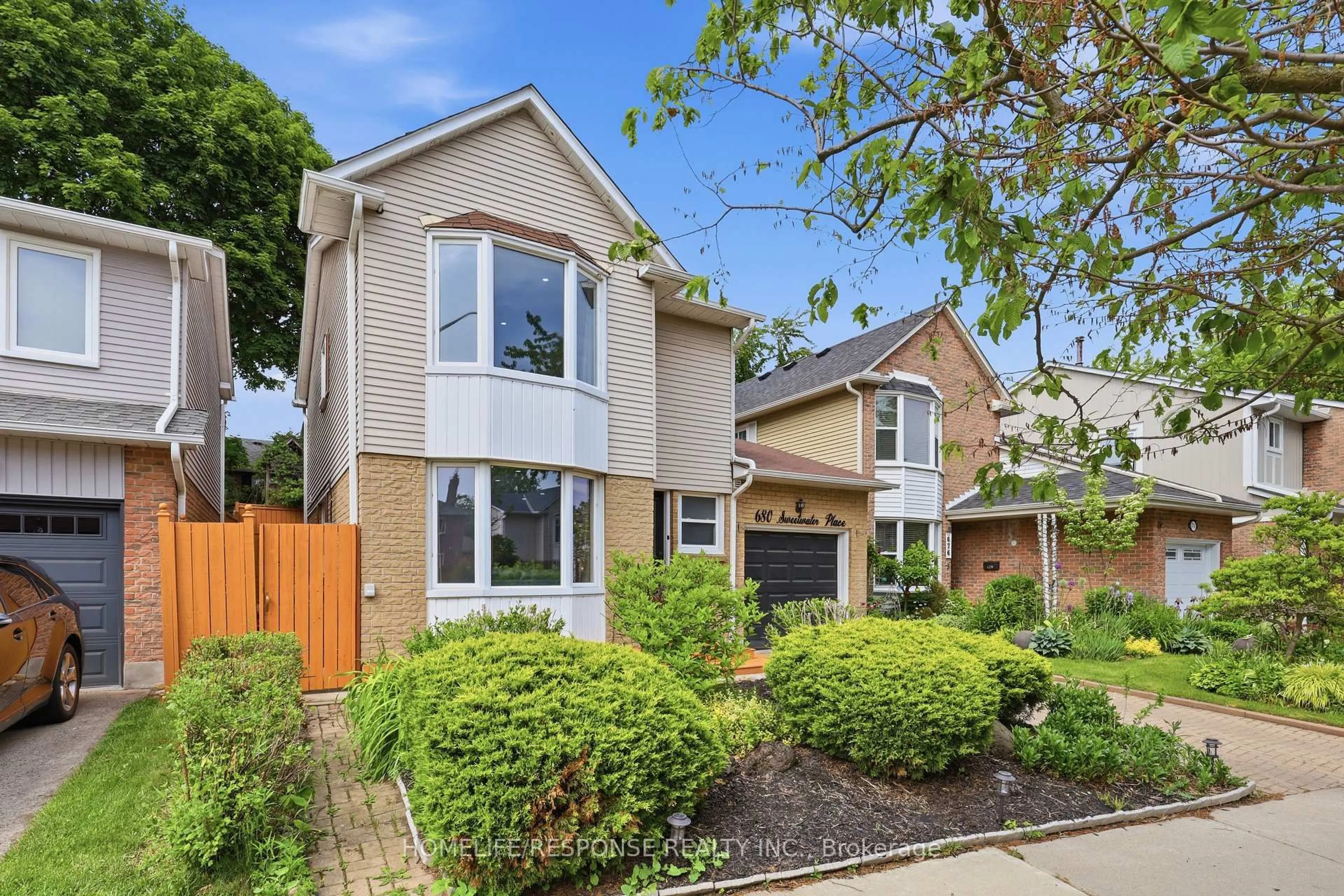 Home with brick exterior material, street for 680 SWEETWATER Pl, Mississauga Ontario L5H 3Y9