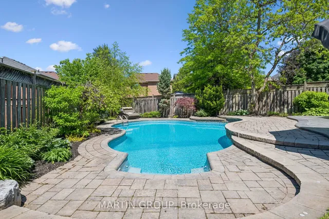 2283 Briargrove Circ, Oakville 5