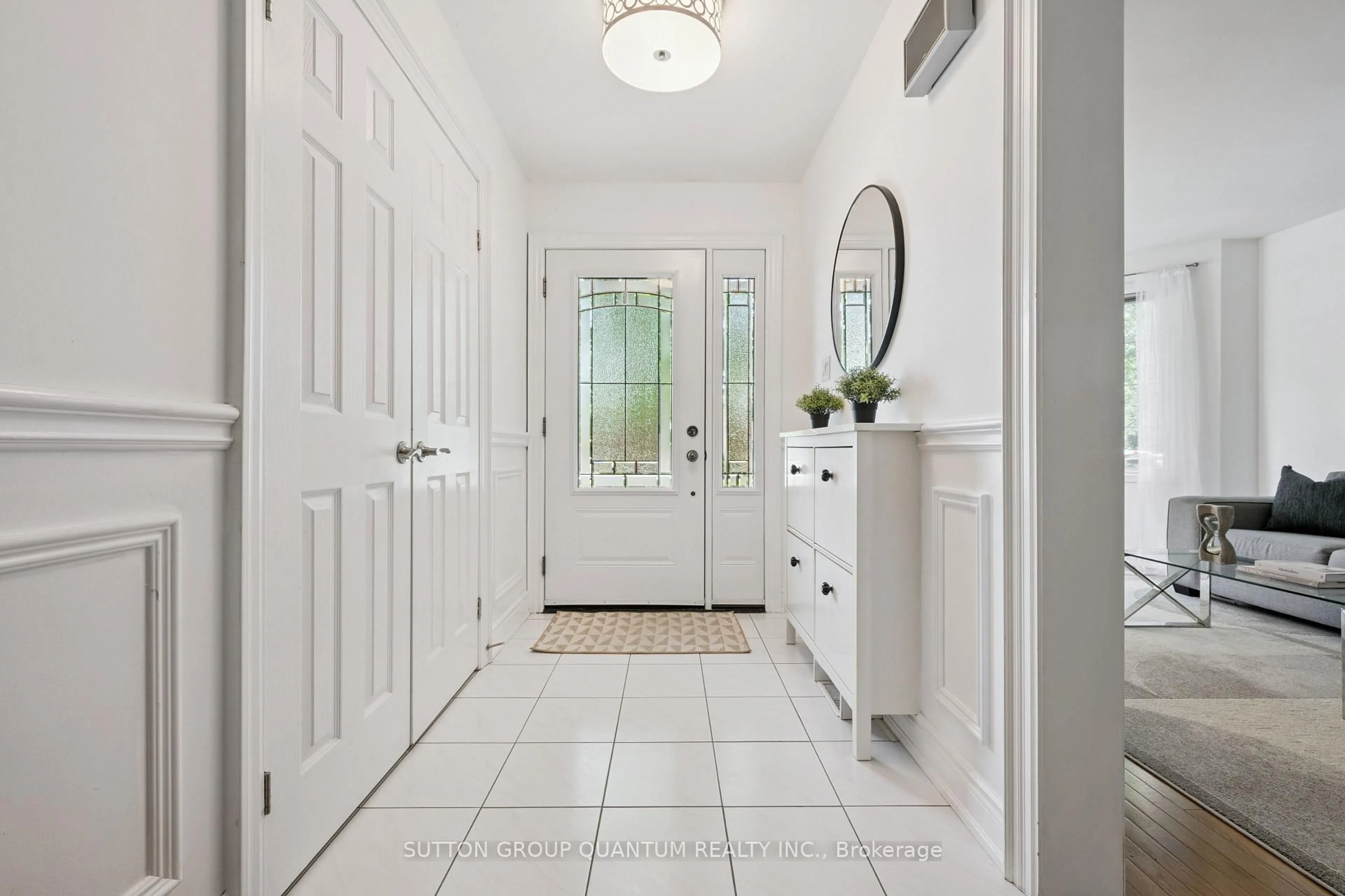 Indoor entryway for 3092 Shannon Cres, Oakville Ontario L6L 6B4