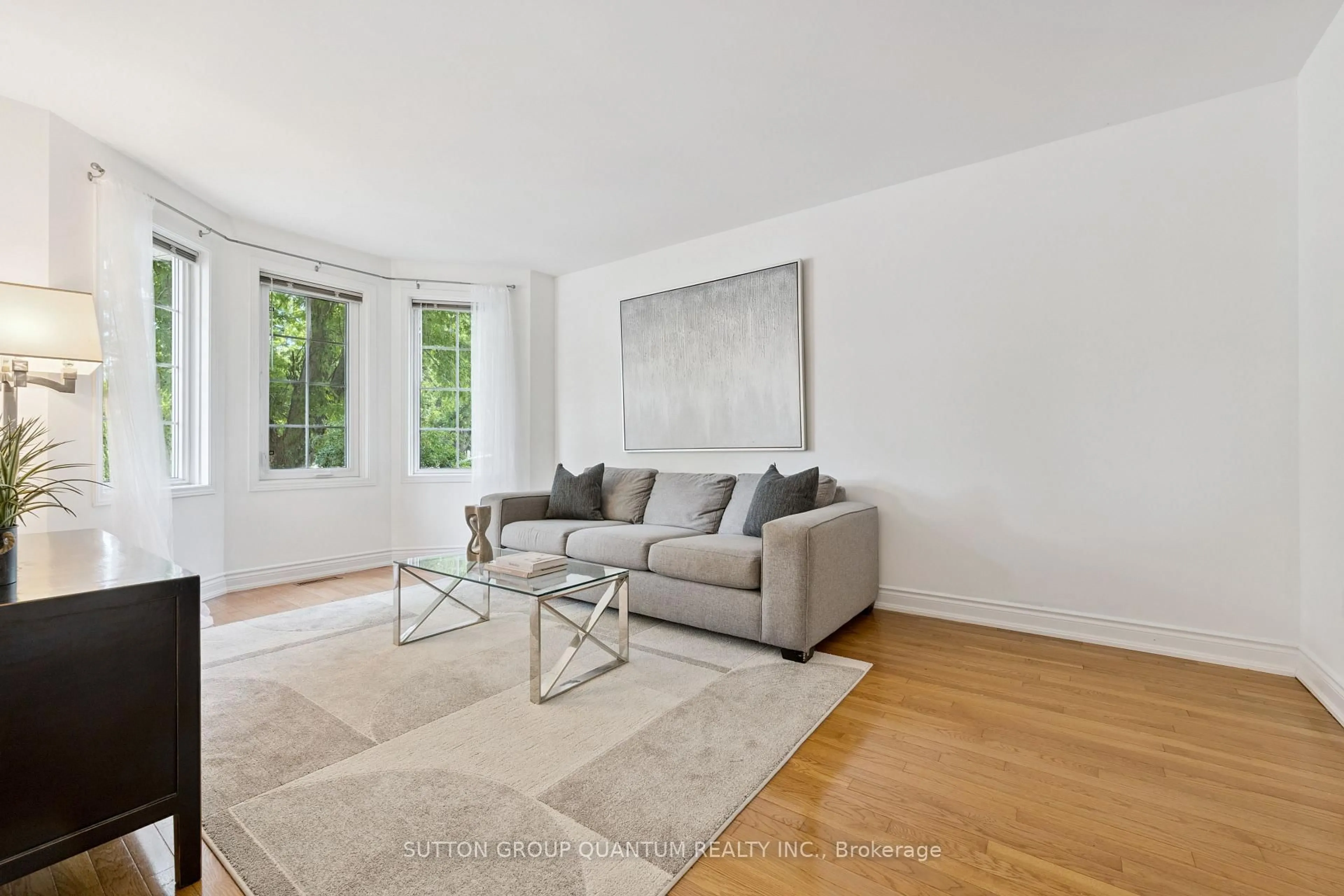 Living room with furniture, unknown for 3092 Shannon Cres, Oakville Ontario L6L 6B4