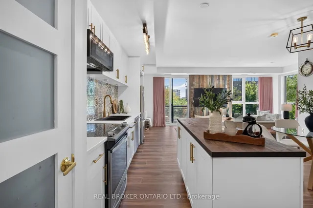 168 Sabina Dr #214, Oakville 2