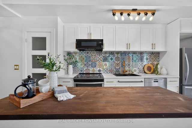 168 Sabina Dr #214, Oakville 3
