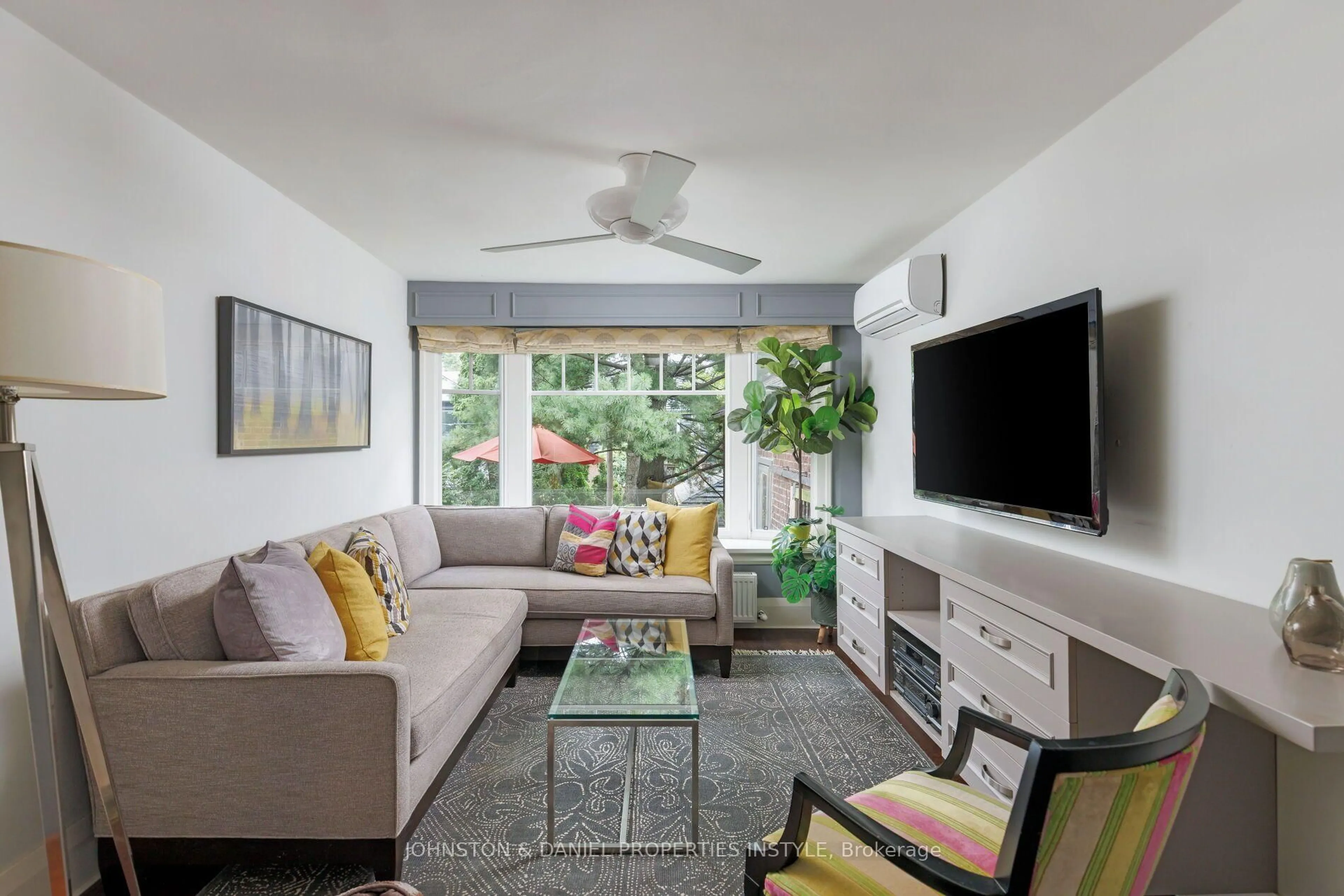 Living room with furniture, unknown for 29 Northcliffe Blvd, Toronto Ontario M6H 3G9