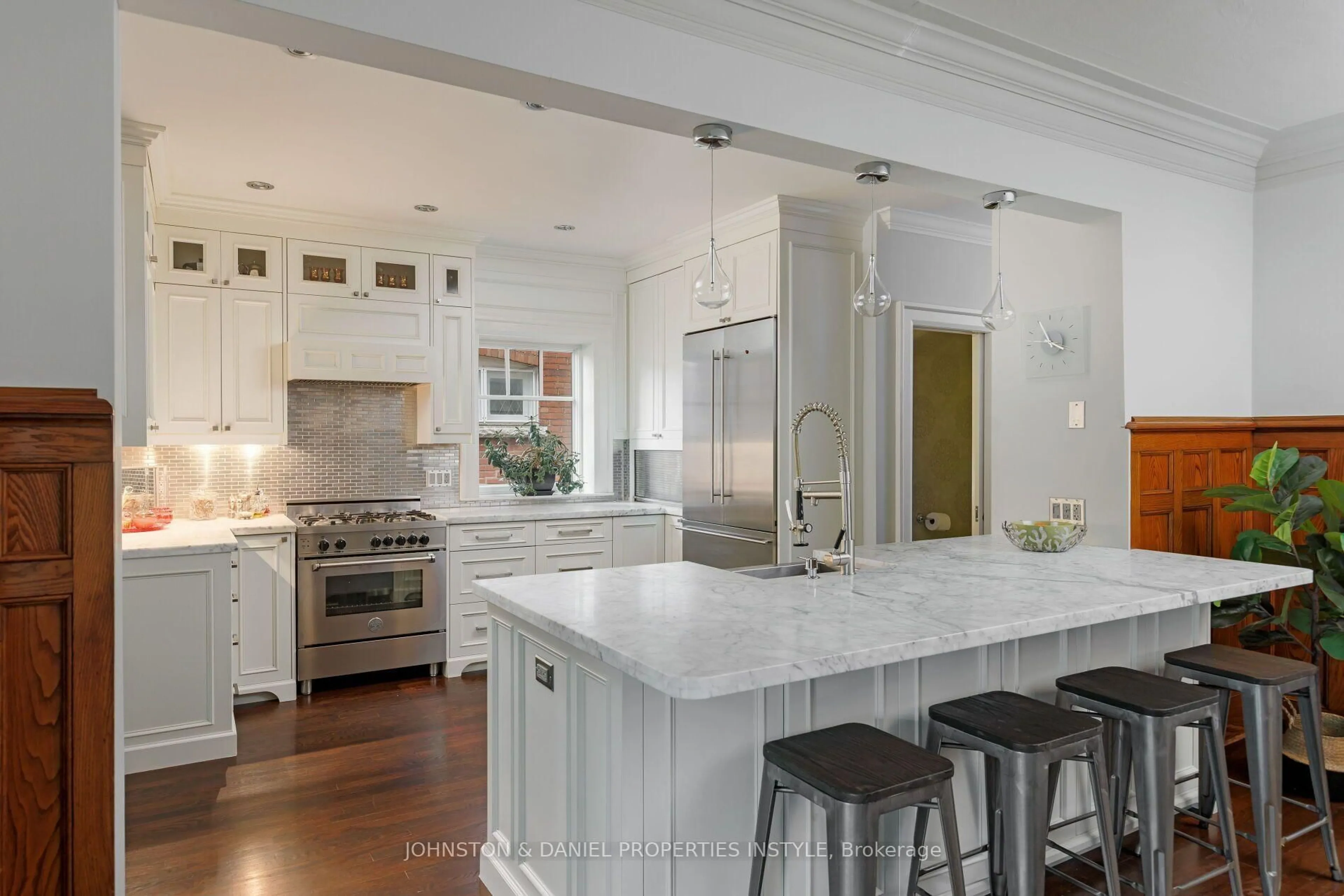 Open concept kitchen, ceramic/tile floor for 29 Northcliffe Blvd, Toronto Ontario M6H 3G9