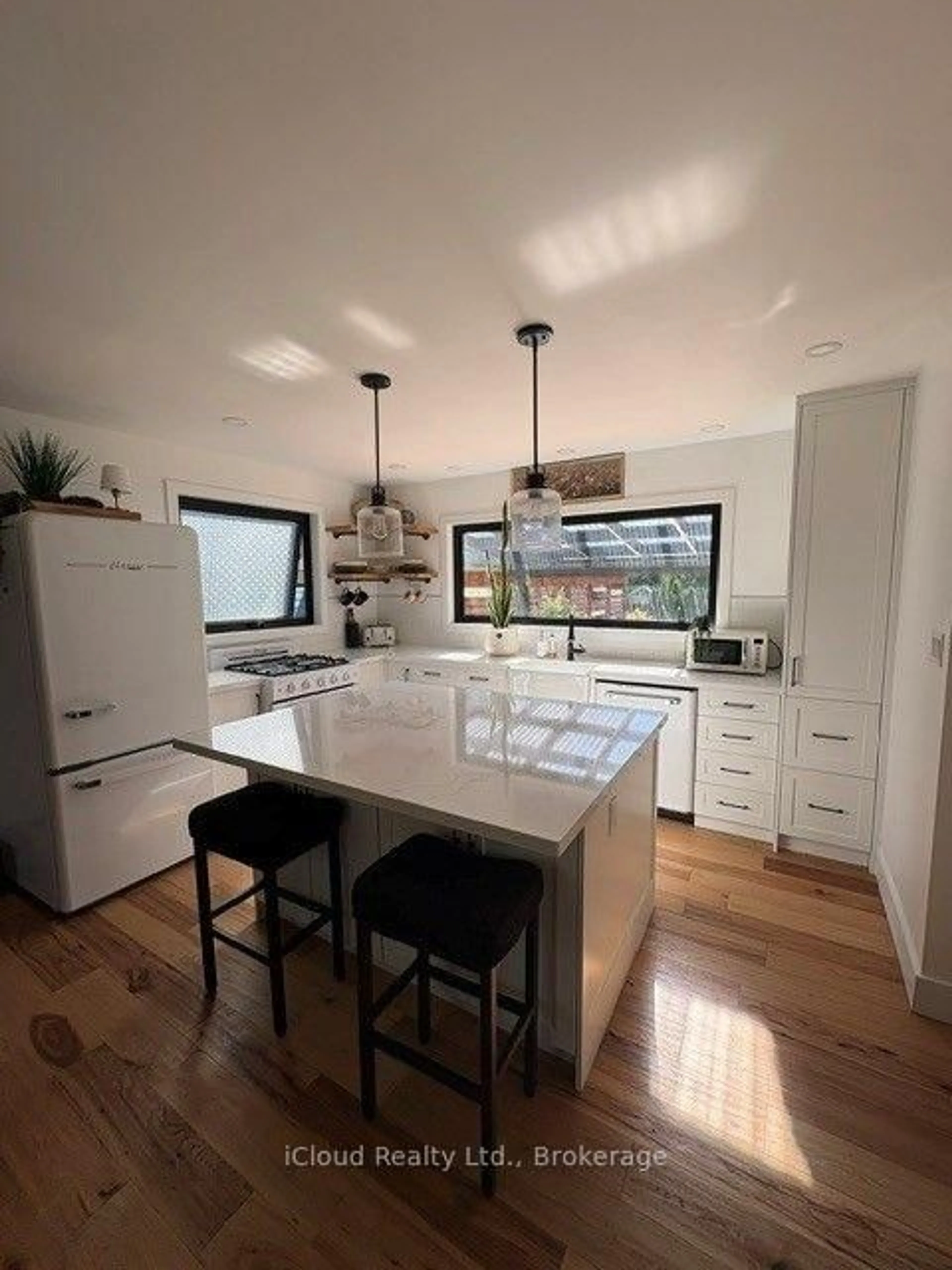 Open concept kitchen, unknown for 2356 Fassel Ave, Burlington Ontario L7R 3P3