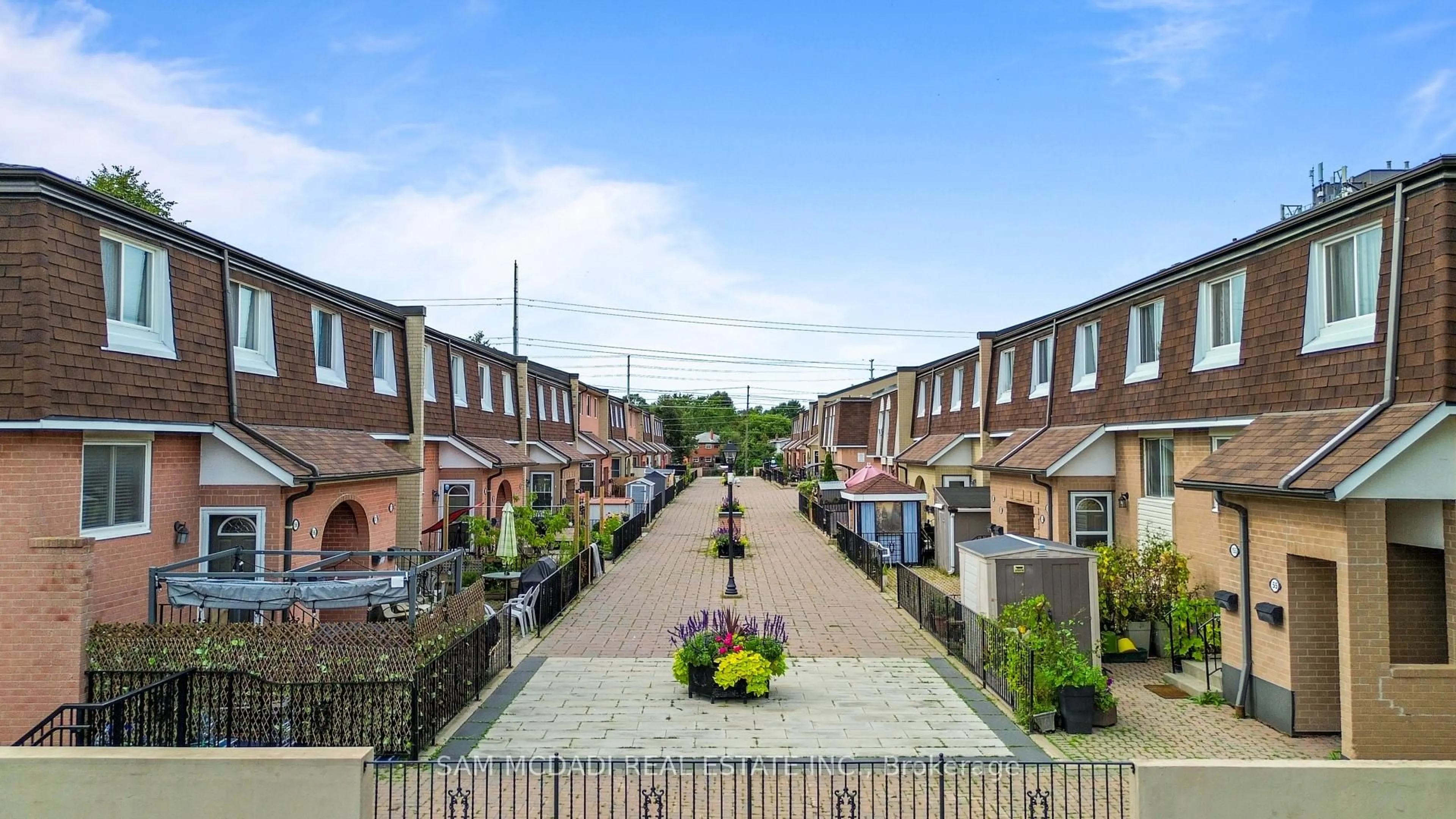 Patio, street for 2170 Bromsgrove Rd #164, Mississauga Ontario L5J 4J2