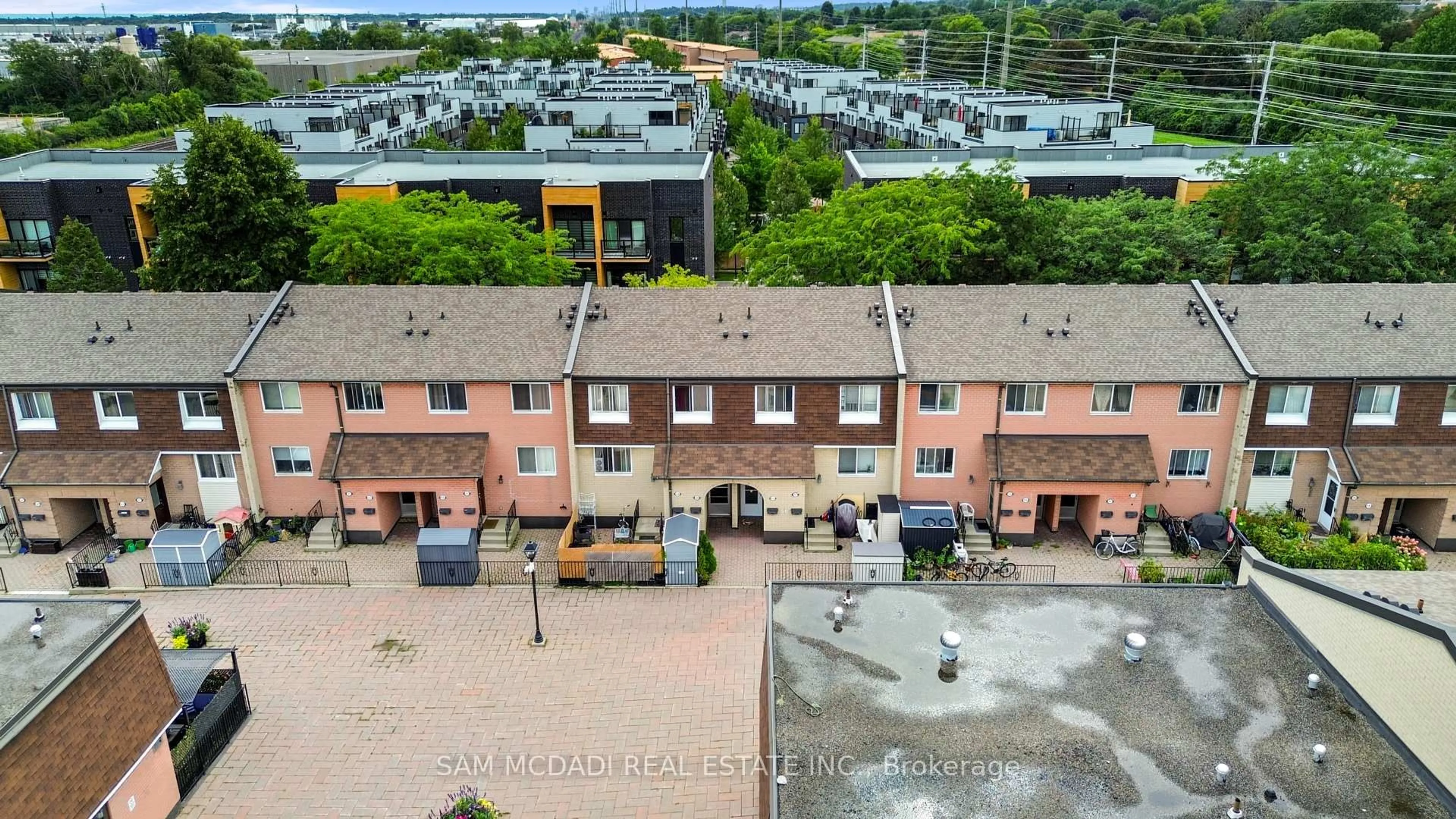 A pic from outside/outdoor area/front of a property/back of a property/a pic from drone, city buildings view from balcony for 2170 Bromsgrove Rd #164, Mississauga Ontario L5J 4J2
