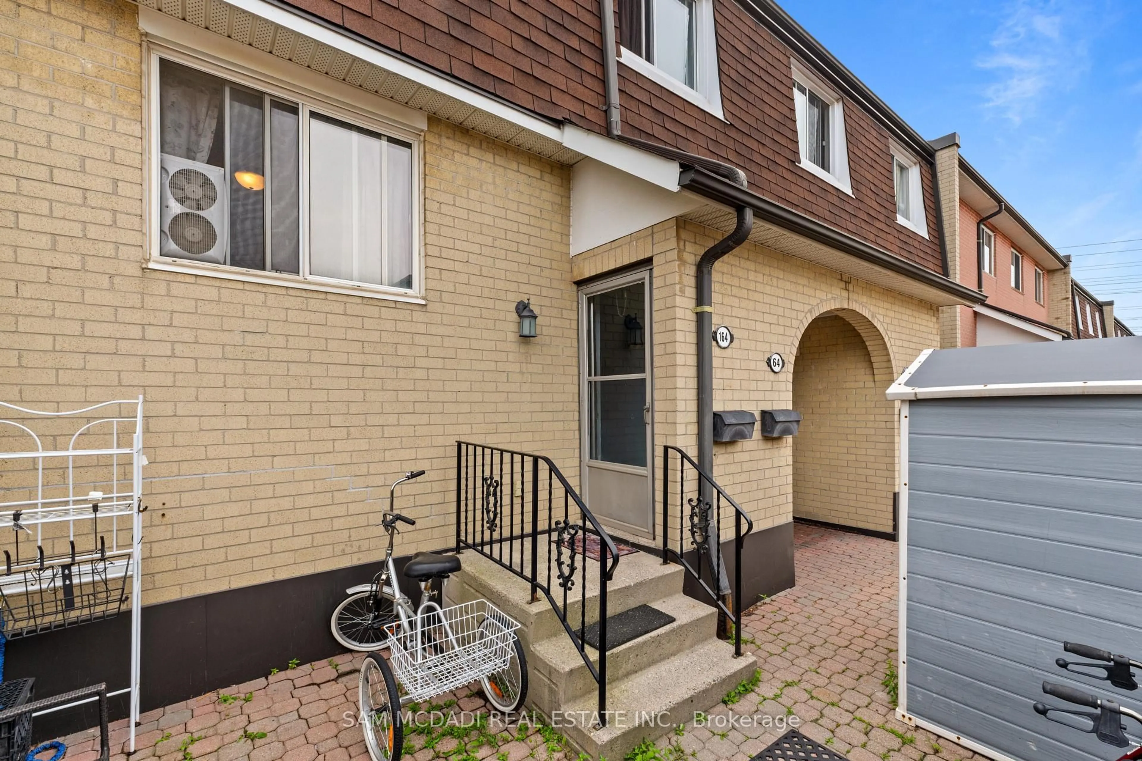Patio, street for 2170 Bromsgrove Rd #164, Mississauga Ontario L5J 4J2