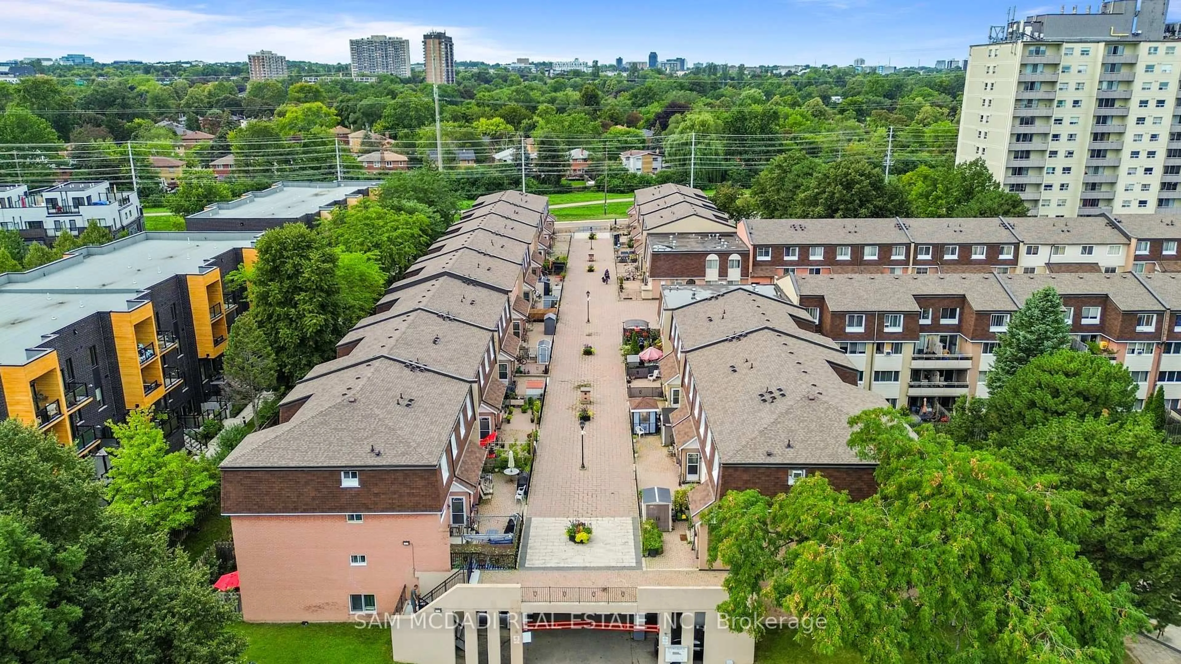 A pic from outside/outdoor area/front of a property/back of a property/a pic from drone, city buildings view from balcony for 2170 Bromsgrove Rd #164, Mississauga Ontario L5J 4J2