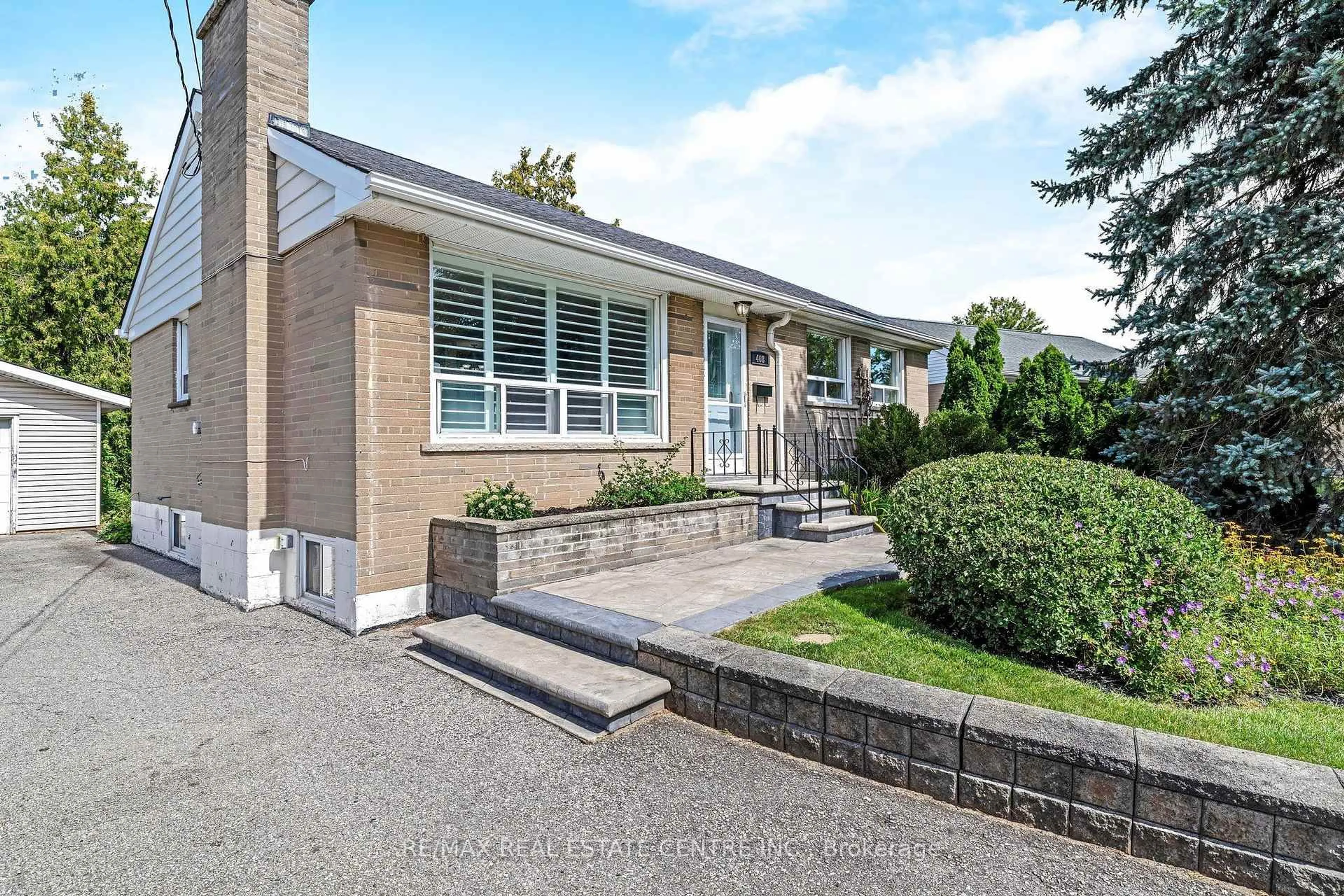 Home with brick exterior material, street for 408 Kingsleigh Crt, Milton Ontario L9T 1X7