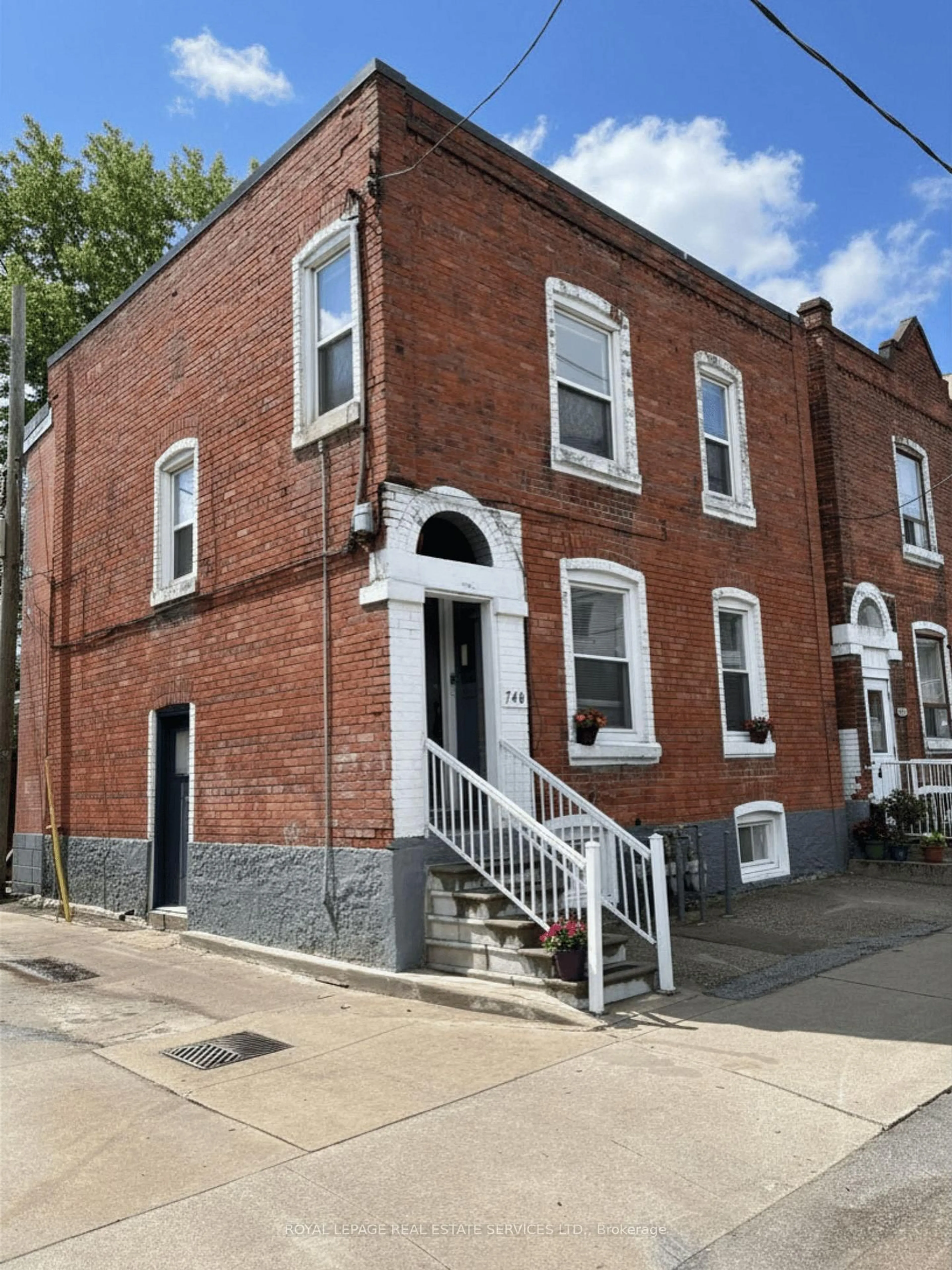 Home with brick exterior material, building for 740 Lansdowne Ave, Toronto Ontario M6H 3Y8