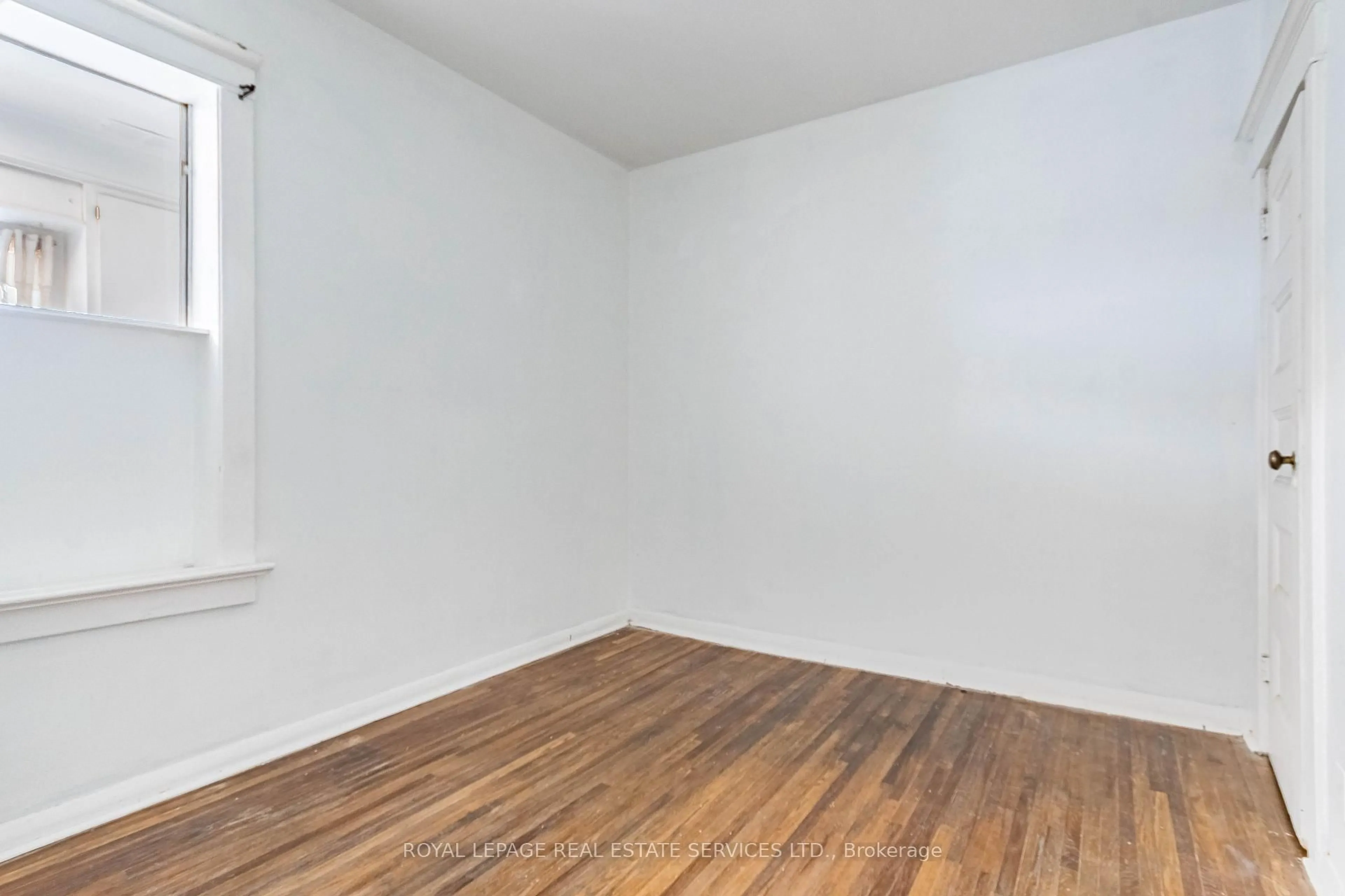 A pic of a room for 740 Lansdowne Ave, Toronto Ontario M6H 3Y8