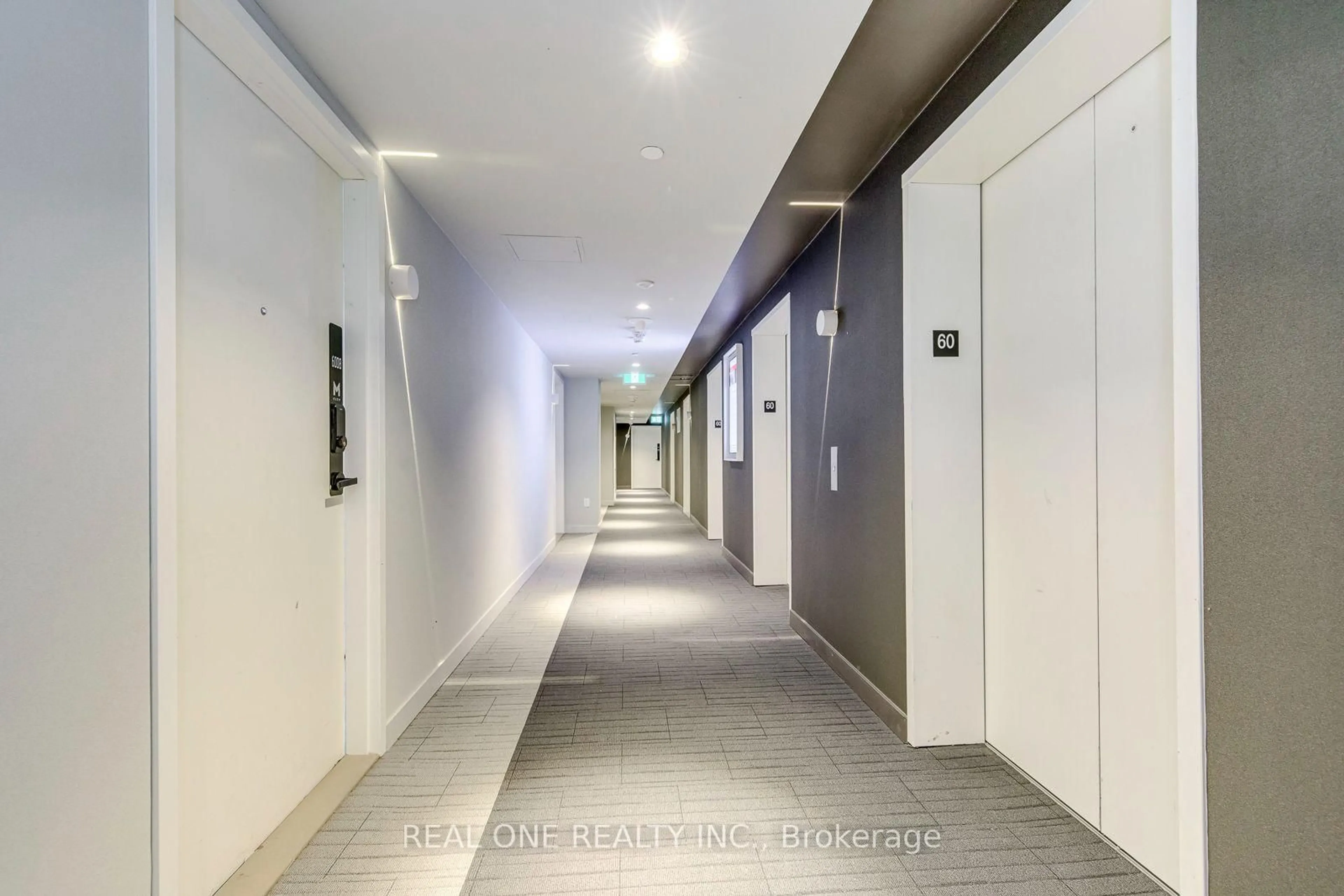 Indoor foyer for 3883 Quartz Rd #6015, Mississauga Ontario L5B 0M4