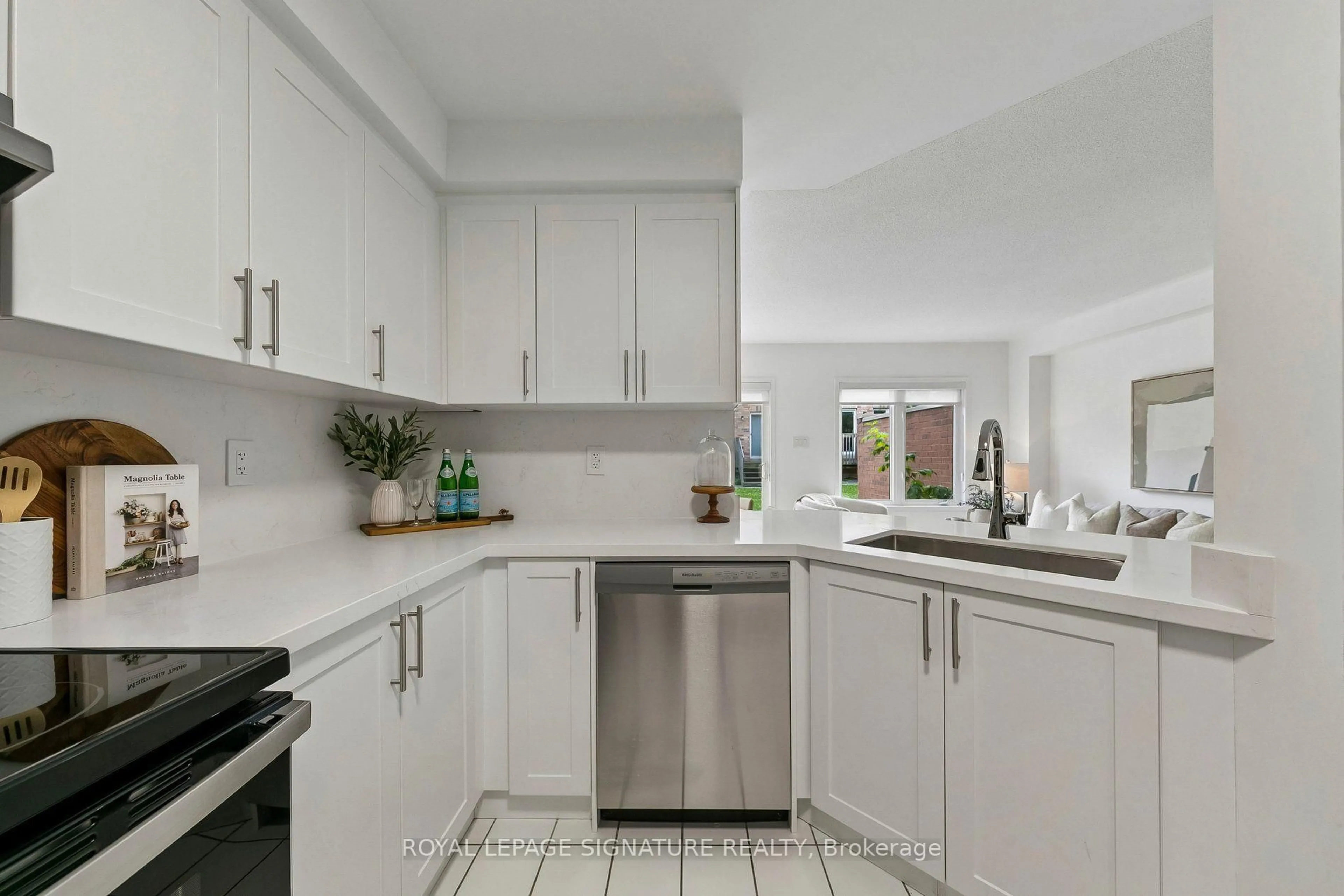 Standard kitchen, ceramic/tile floor for 5255 Palmetto Pl #71, Mississauga Ontario L5M 0H2