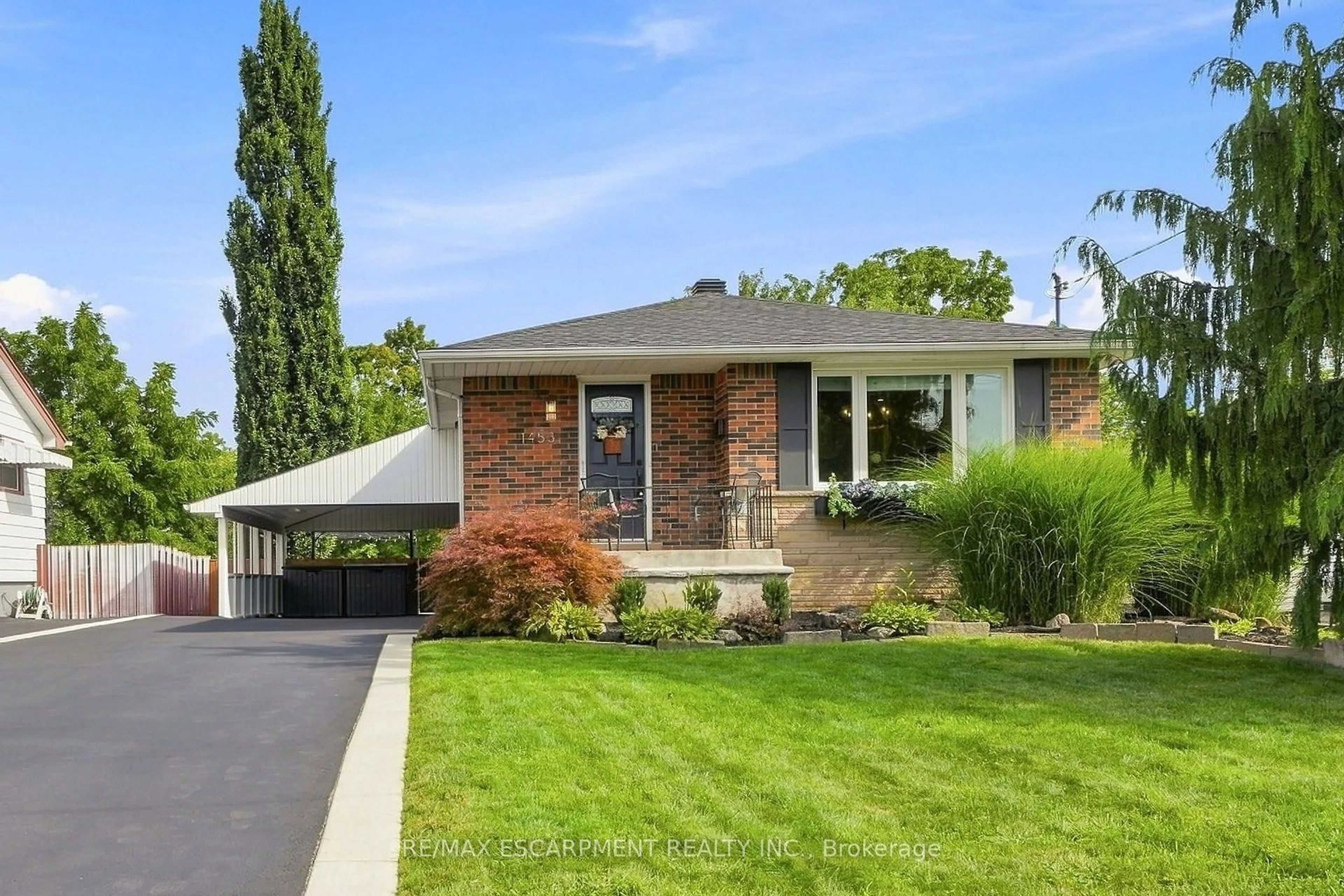 Home with brick exterior material, street for 1453 Mountain Grove Ave, Burlington Ontario L7P 2H4