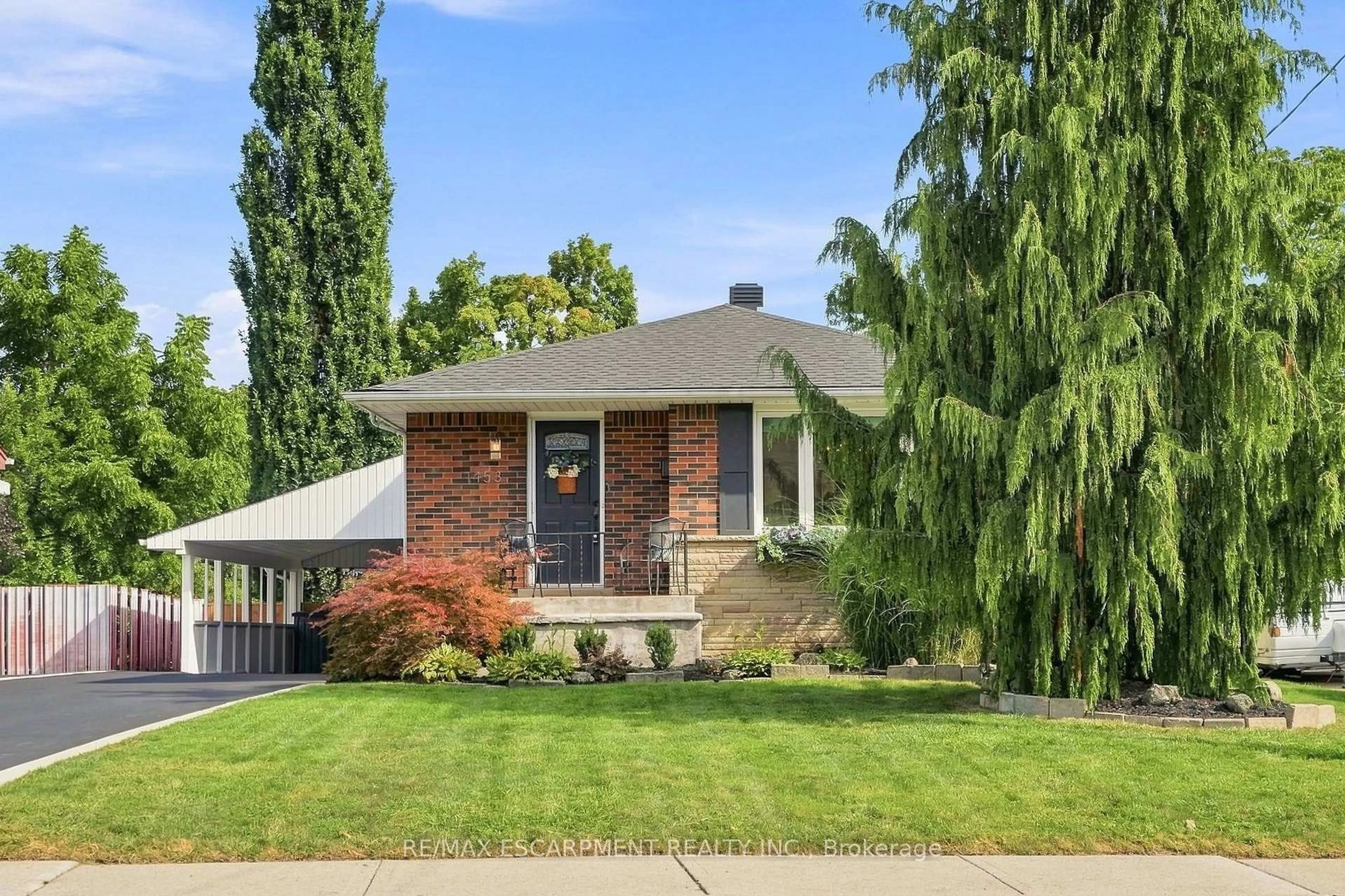 Home with brick exterior material, street for 1453 Mountain Grove Ave, Burlington Ontario L7P 2H4