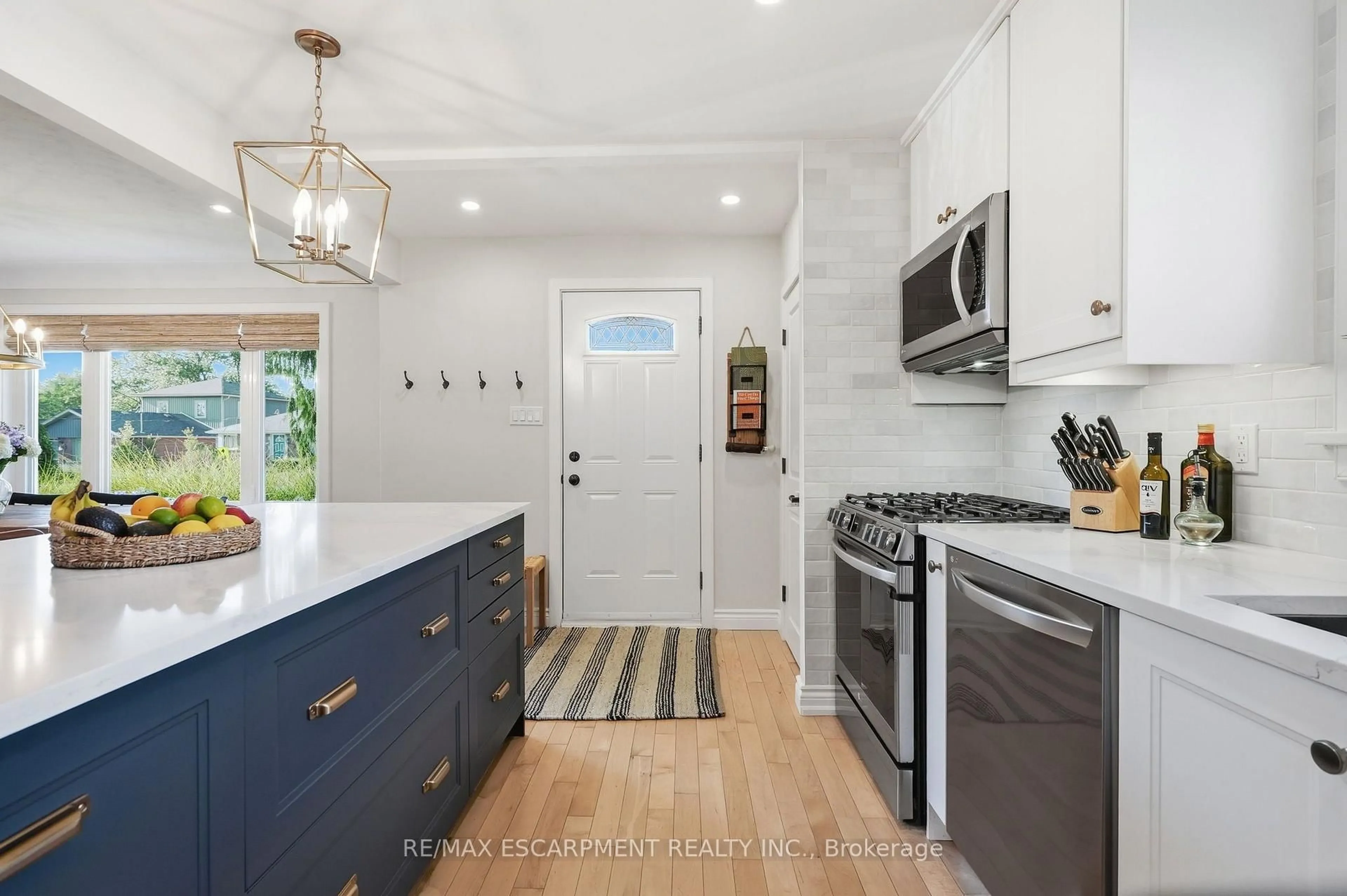 Open concept kitchen, ceramic/tile floor for 1453 Mountain Grove Ave, Burlington Ontario L7P 2H4