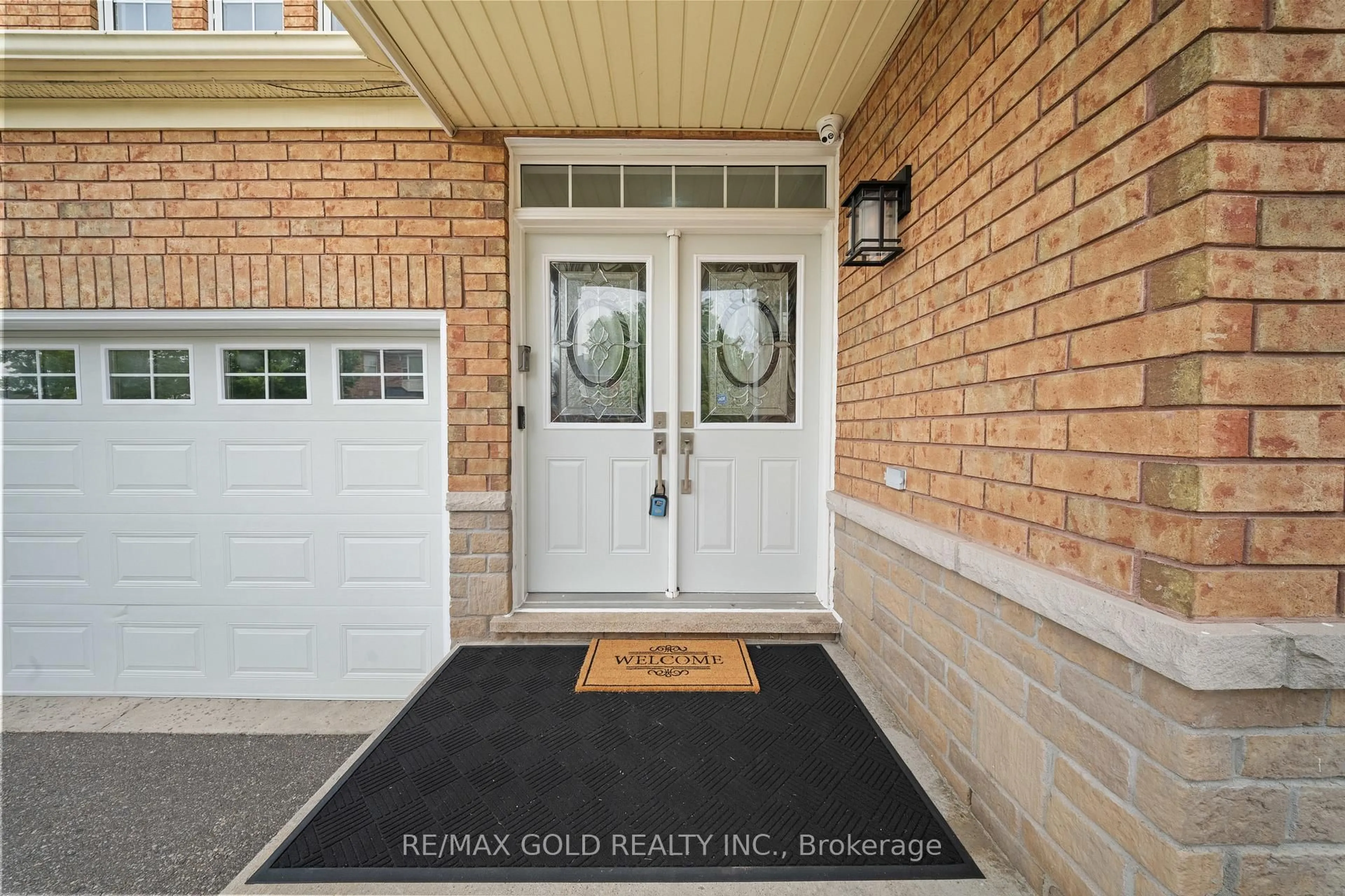 Indoor entryway for 28 Bottomwood St, Brampton Ontario L5S 0A7