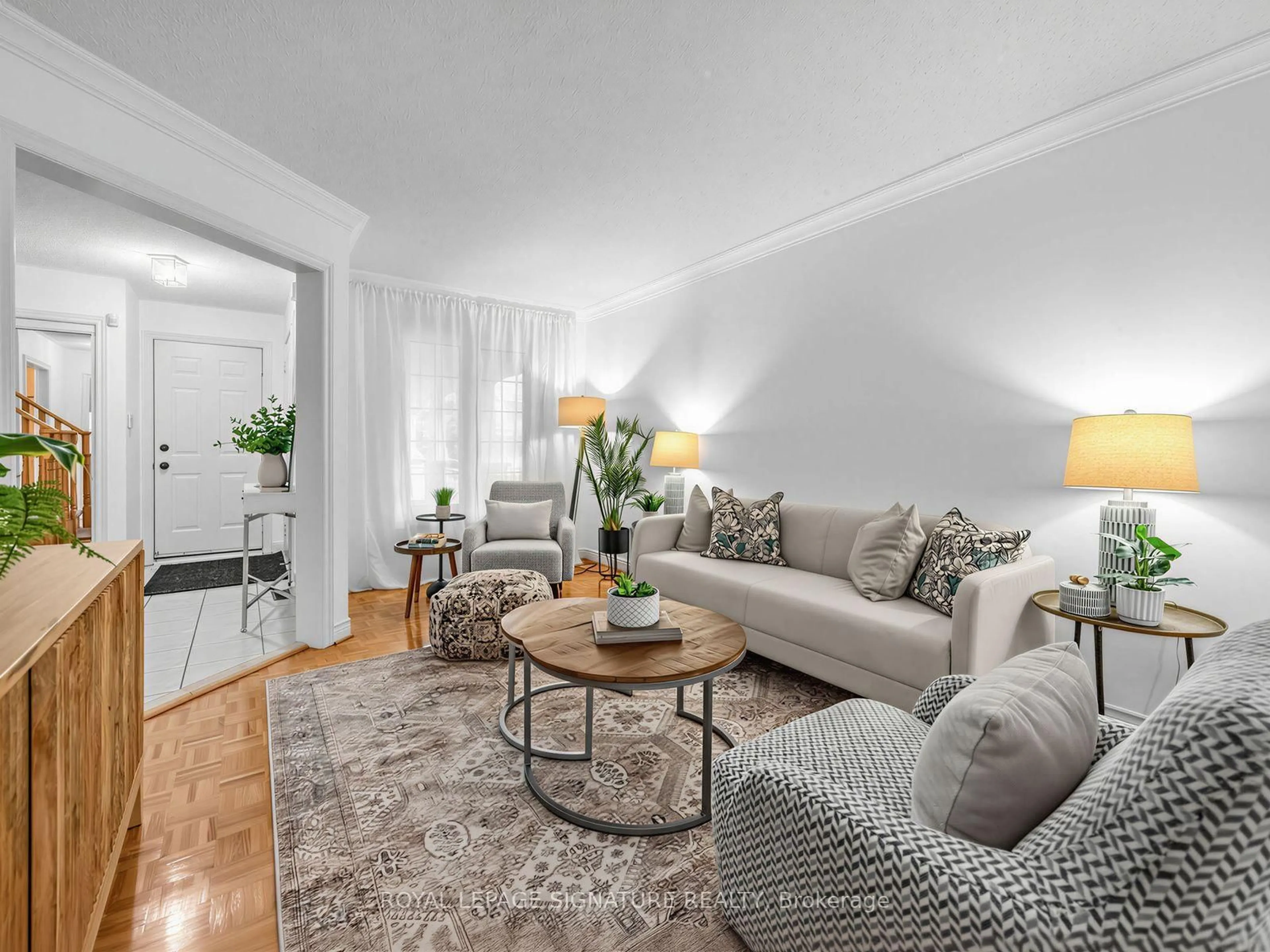 Living room with furniture, unknown for 2865 Castlebridge Dr, Mississauga Ontario L5M 5T5