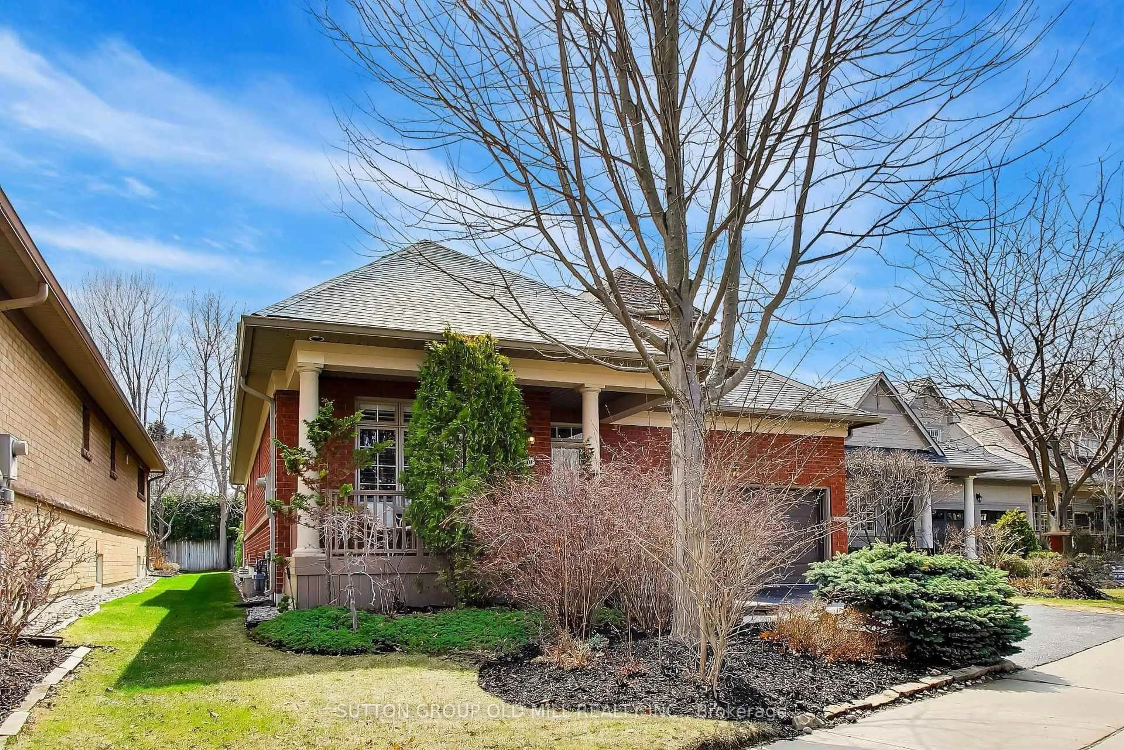 Home with brick exterior material, street for 2175 Stavebank Rd #16, Mississauga Ontario L5C 1T3