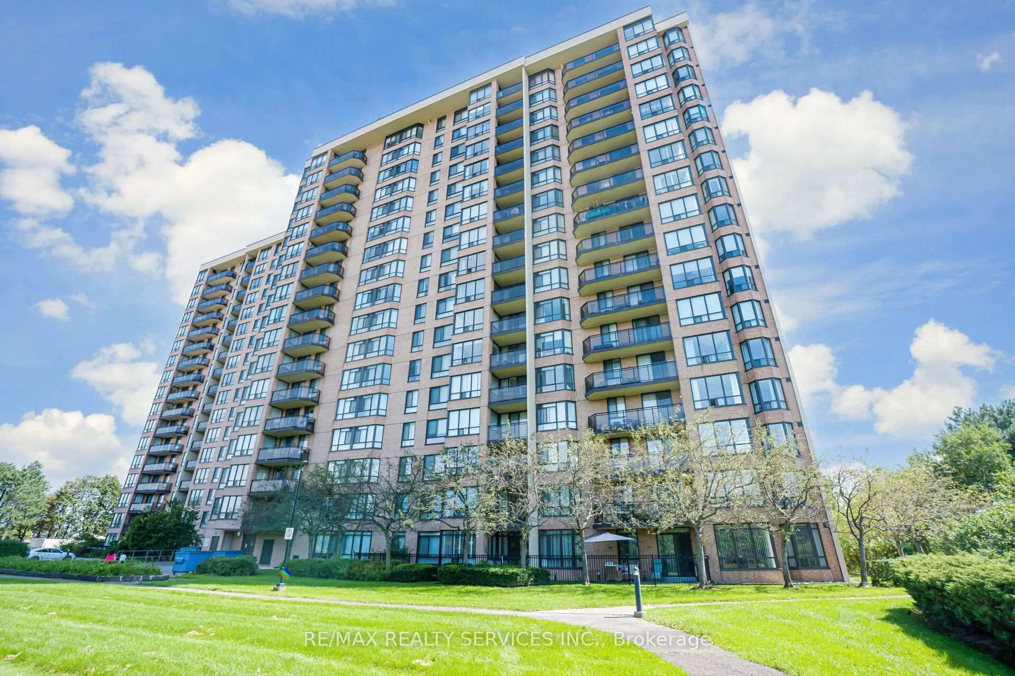 Patio, building for 20 Cherrytree Dr #1606, Brampton Ontario L6Y 3V1