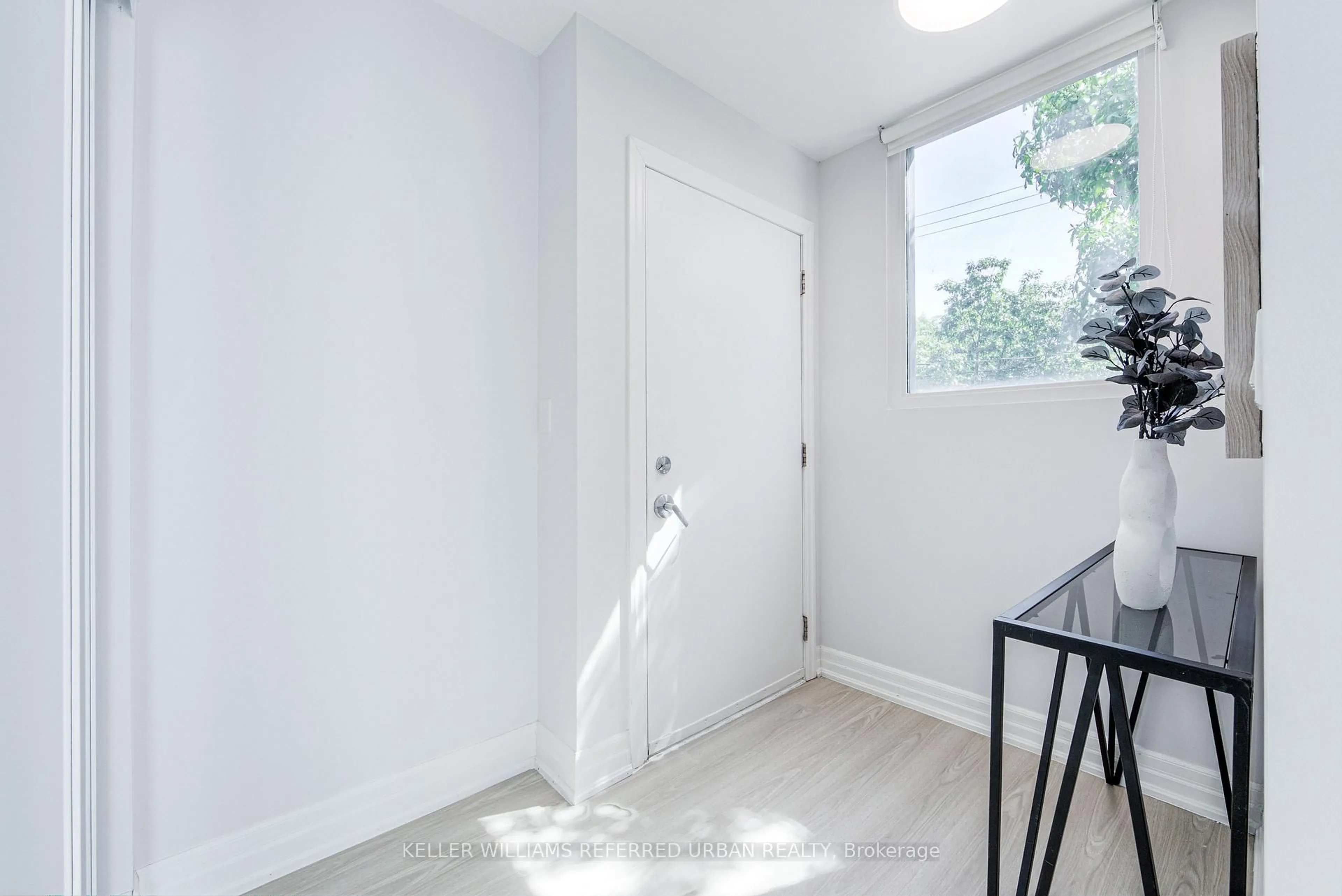 Indoor entryway for 370 Wallace Ave #802, Toronto Ontario M6P 3P2