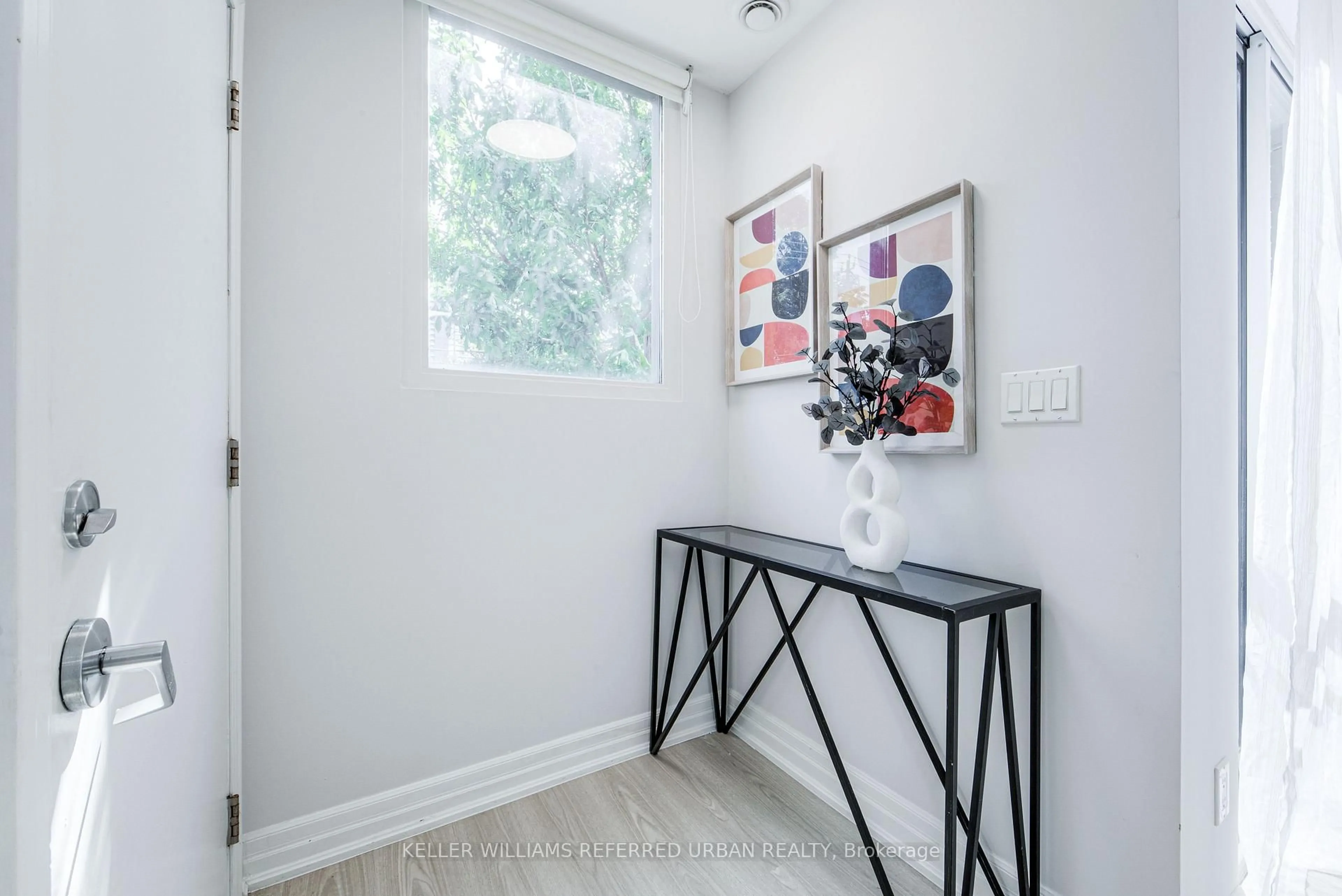 Indoor entryway for 370 Wallace Ave #802, Toronto Ontario M6P 3P2