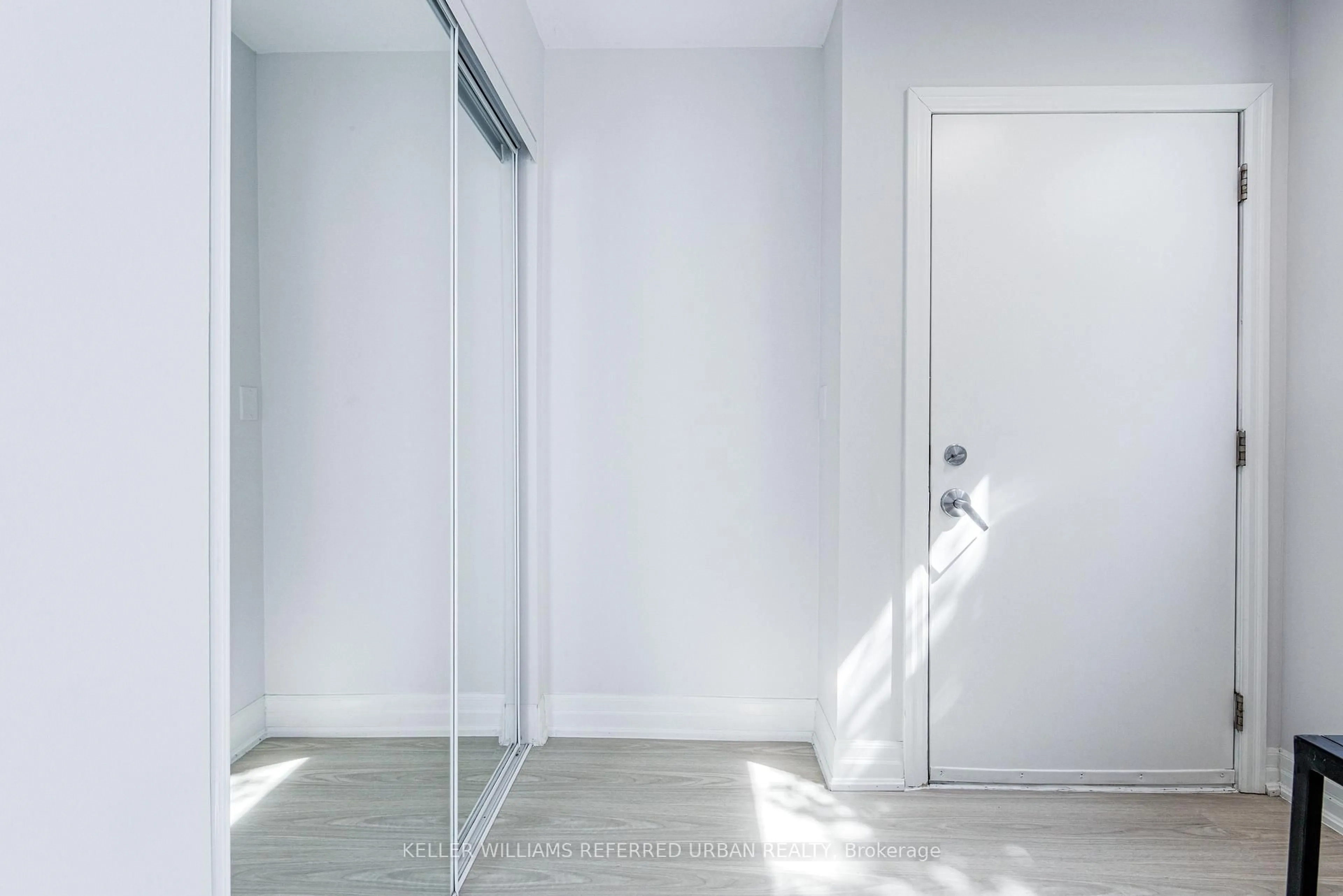 Indoor entryway for 370 Wallace Ave #802, Toronto Ontario M6P 3P2