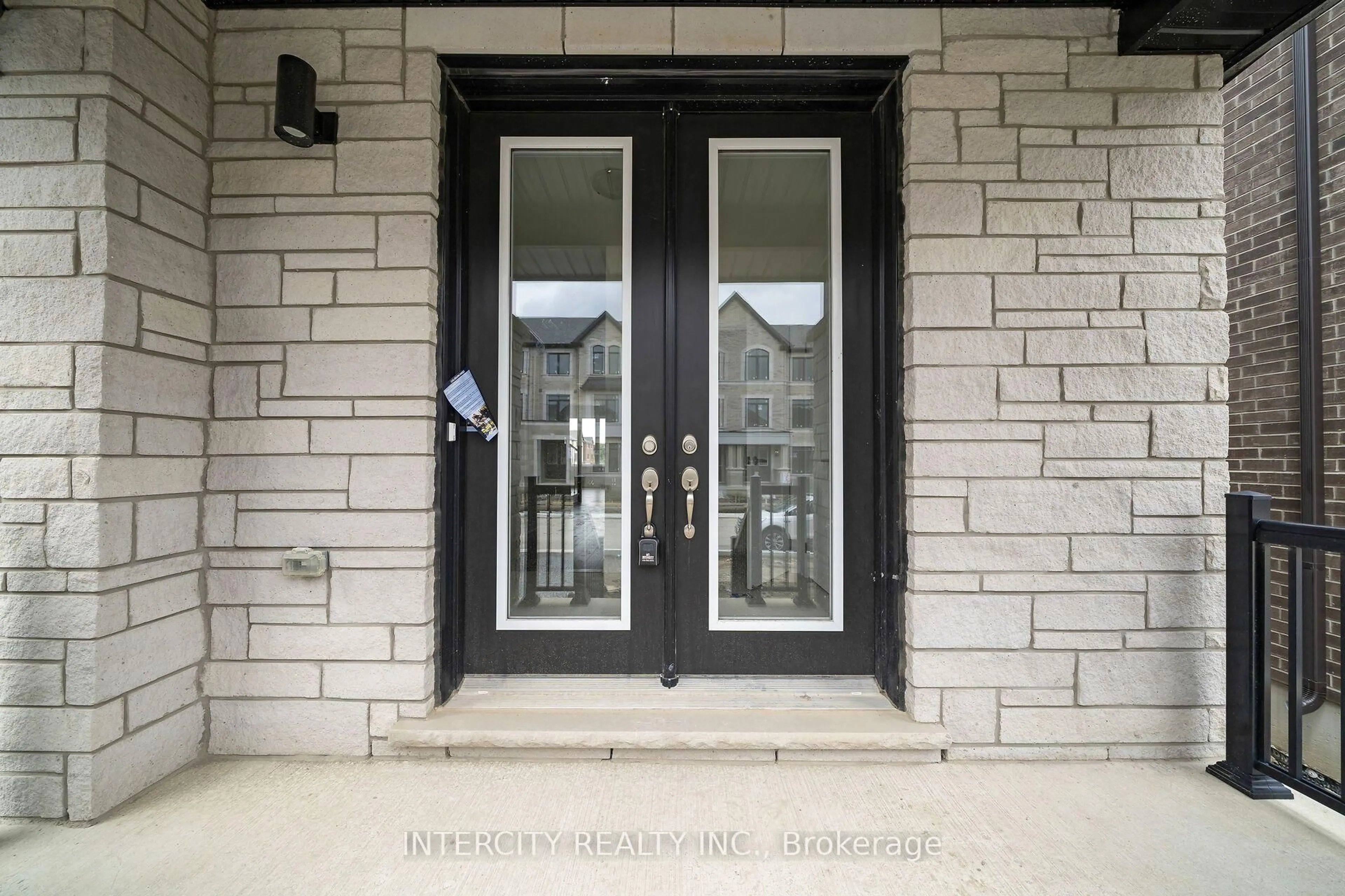Indoor entryway for 12 Damara Rd #Lot 80, Caledon Ontario L7C 1Z9