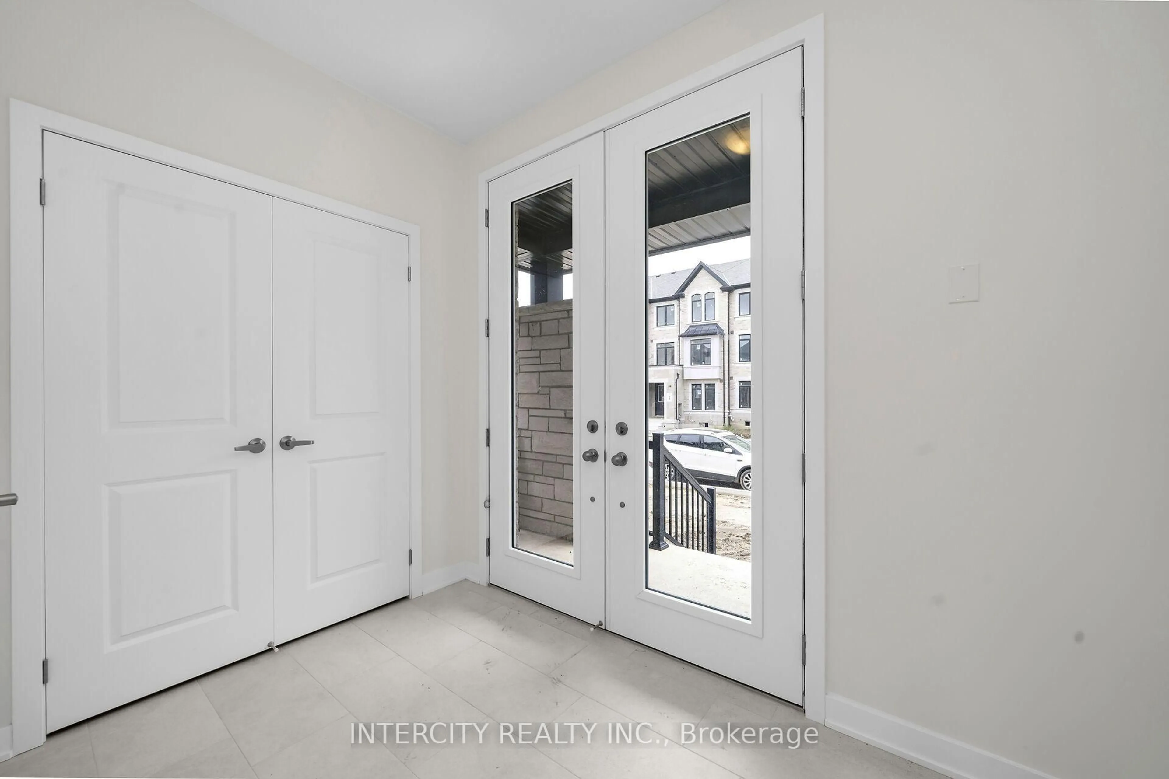 Indoor entryway for 12 Damara Rd #Lot 80, Caledon Ontario L7C 1Z9