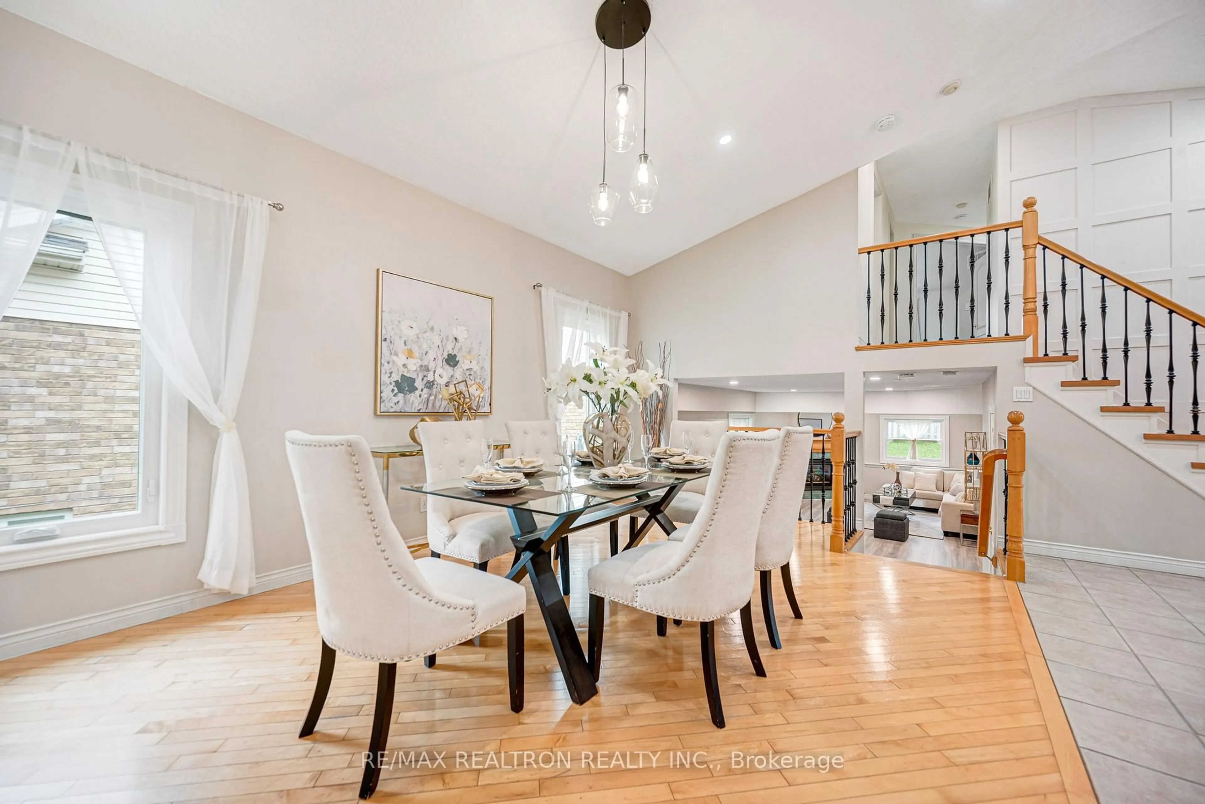 Dining room, wood/laminate floor for 84 Hunter Rd, Orangeville Ontario L9W 5C3