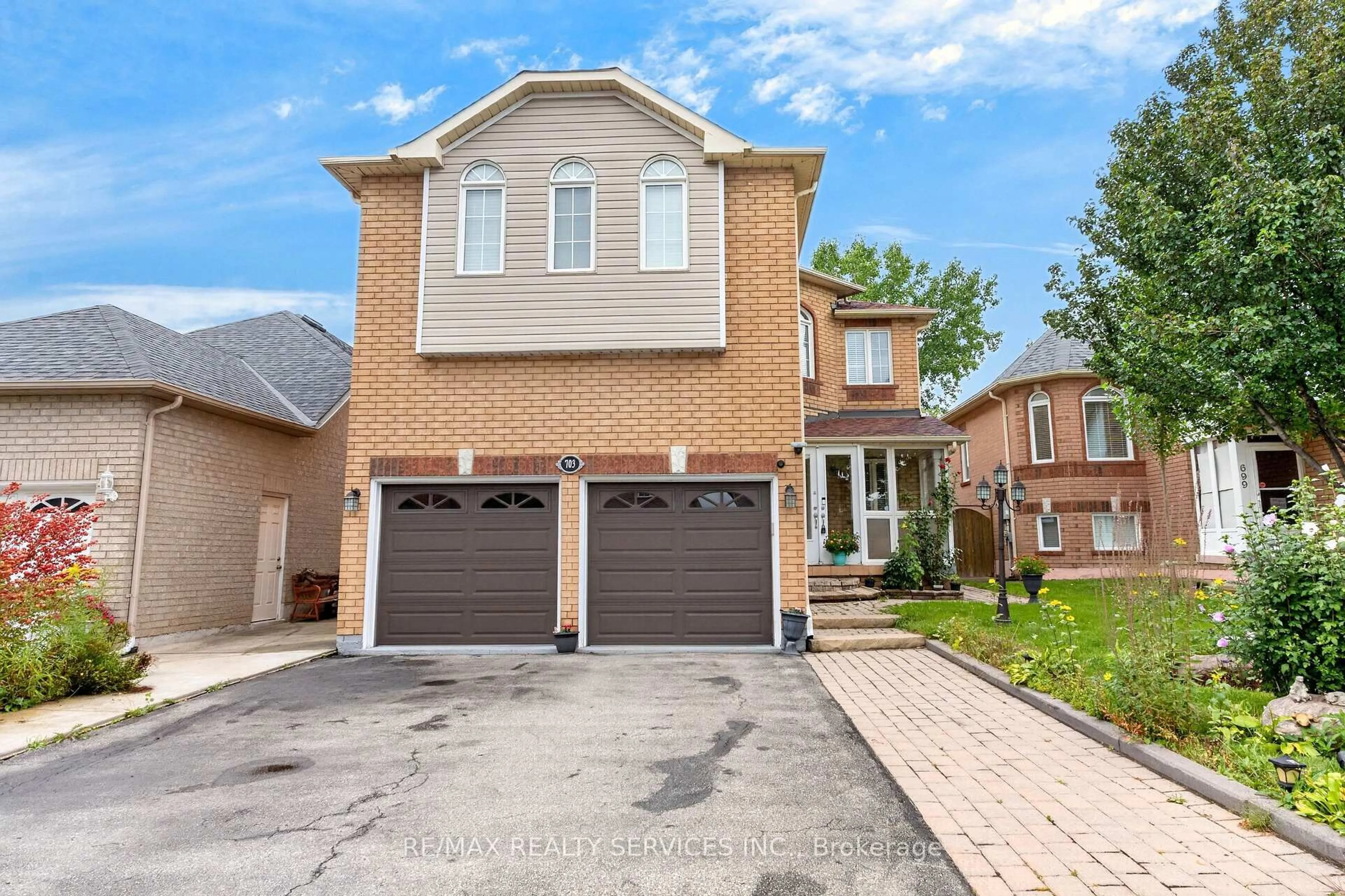 Home with brick exterior material, street for 703 Twain Ave, Mississauga Ontario L5W 1K7