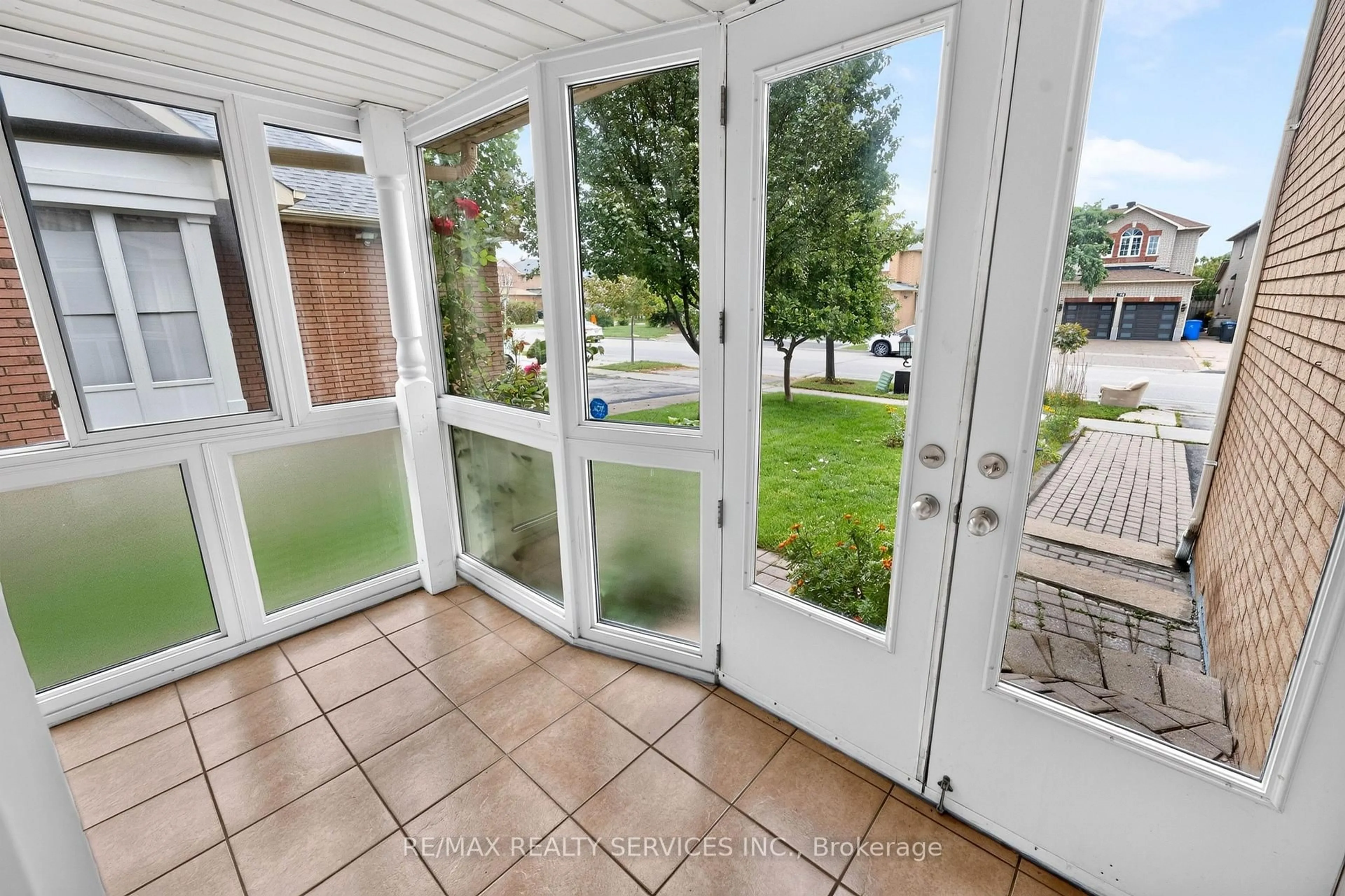 Patio, water/lake/river/ocean view for 703 Twain Ave, Mississauga Ontario L5W 1K7
